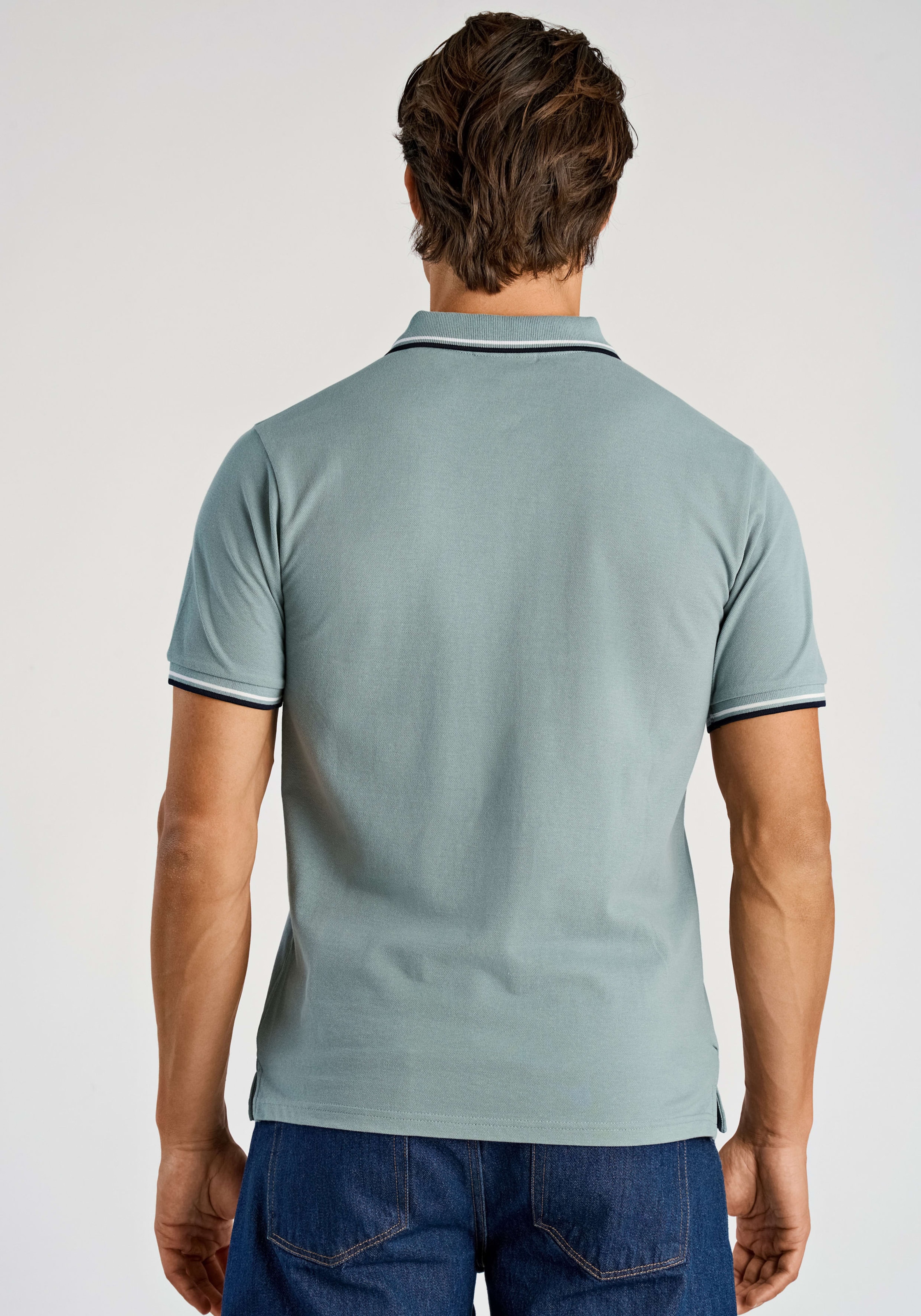 LINDBERGH Polo mit Logo-Stickerei und abgesetzten Bündchen