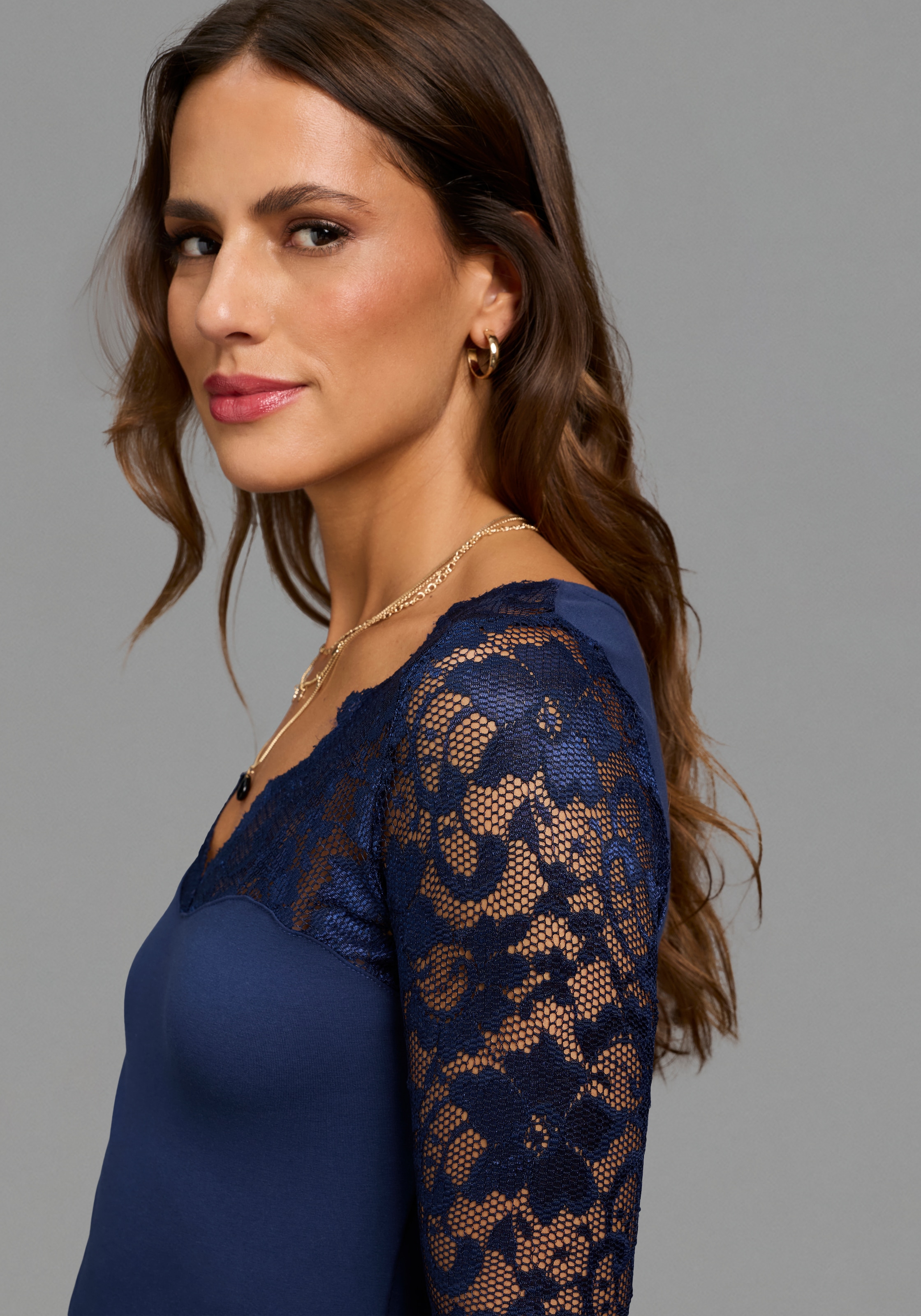 Laura Scott Chemise en dentelle »mit tiefem V-Ausschnitt, Langarm« coupe très ajustée, sans bord-côte aux manches