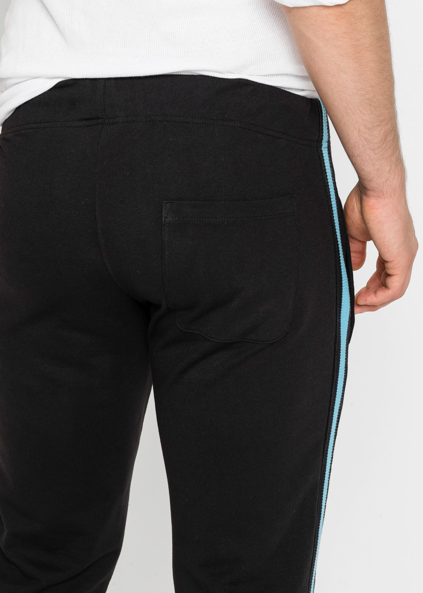bonprix Pantalon de jogging  aus Baumwolle und Polyester, mit vollelastischem Bund, Regular Fit