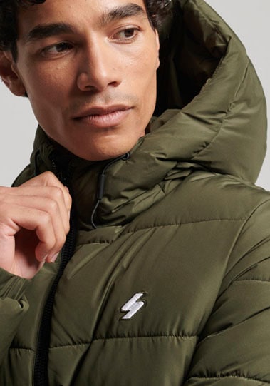 Superdry Steppjacke »HOODED SPORTS PUFFR JACKET« mit Kapuze mit kontrastfarbener Stickerei
