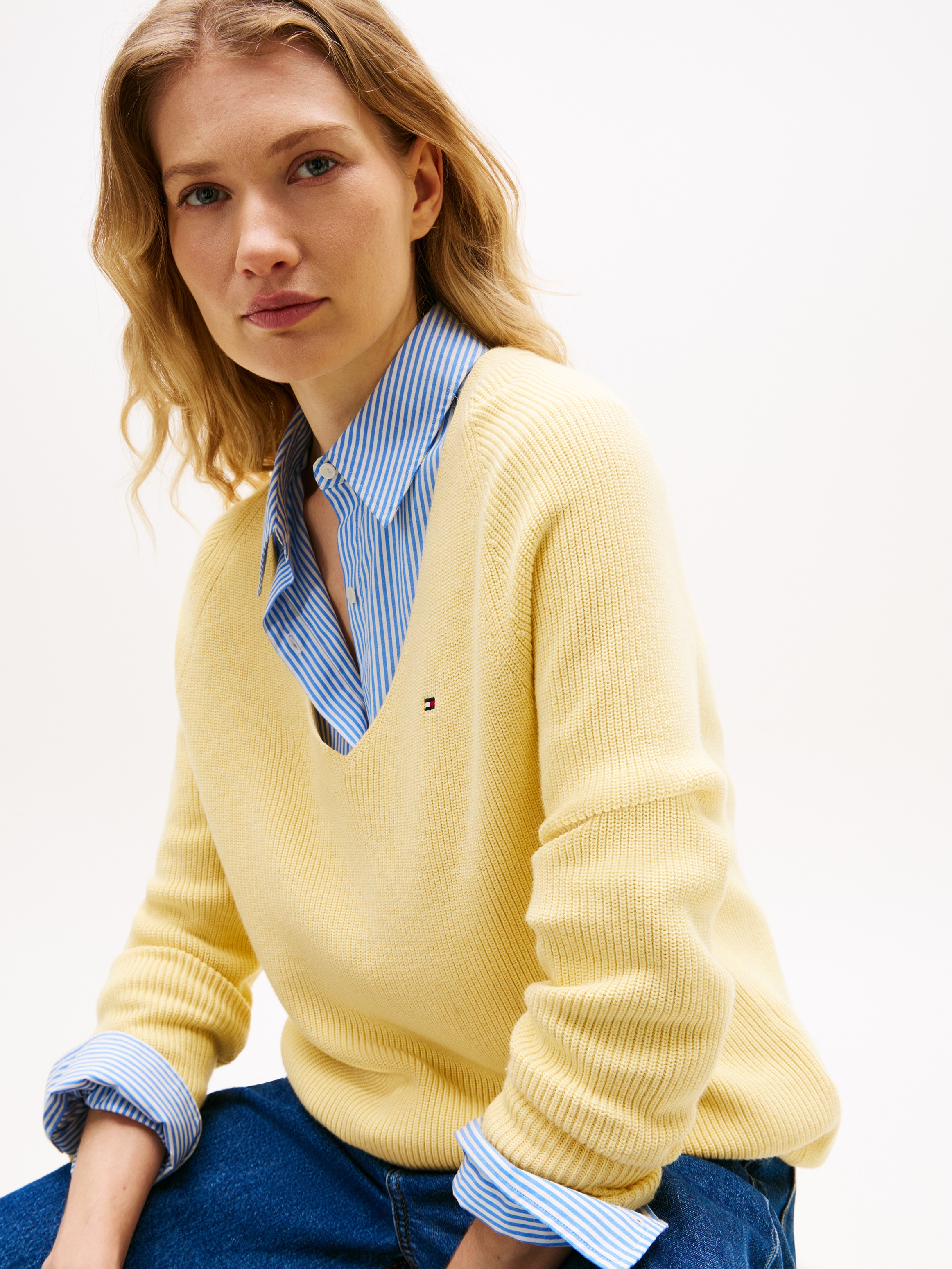 Tommy Hilfiger Strickpullover »CO CARDI STITCH V-NK LS« mit Logostickerei