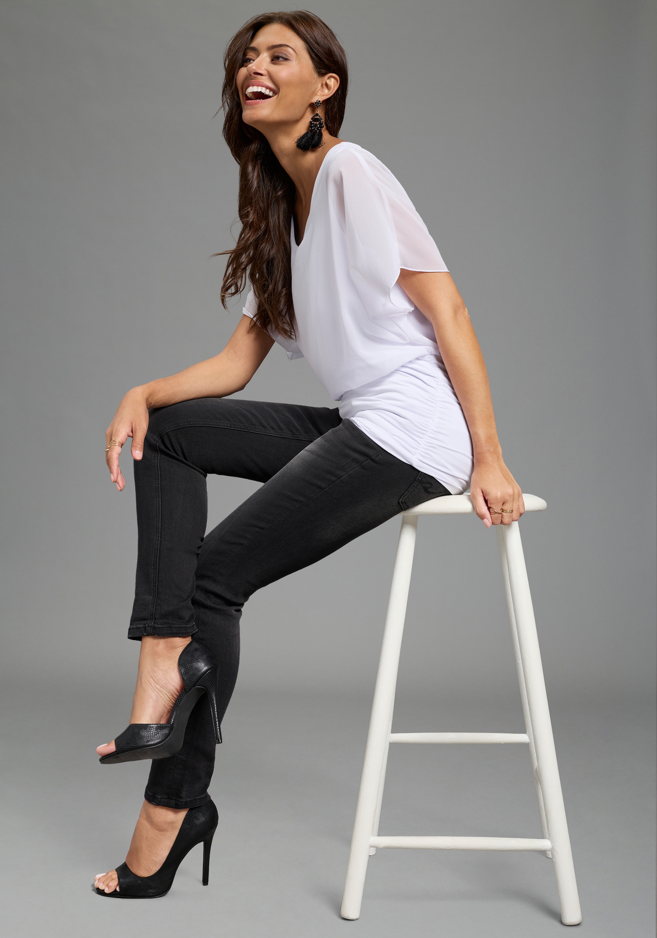 Laura Scott Blouse en mousseline figurenbetont, hüftbedeckende Länge, V-Ausschnitt, unifarben