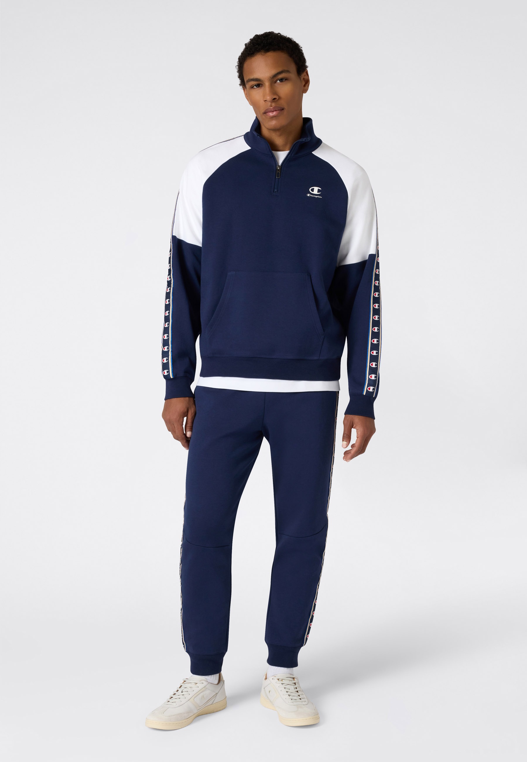 Champion Sweatshirt »Sports-inspired Interlock Half Zip Sweatshirt with Tape detailing«, komfortabler Schnitt, sportlicher Stil, Rundhalsausschnitt
