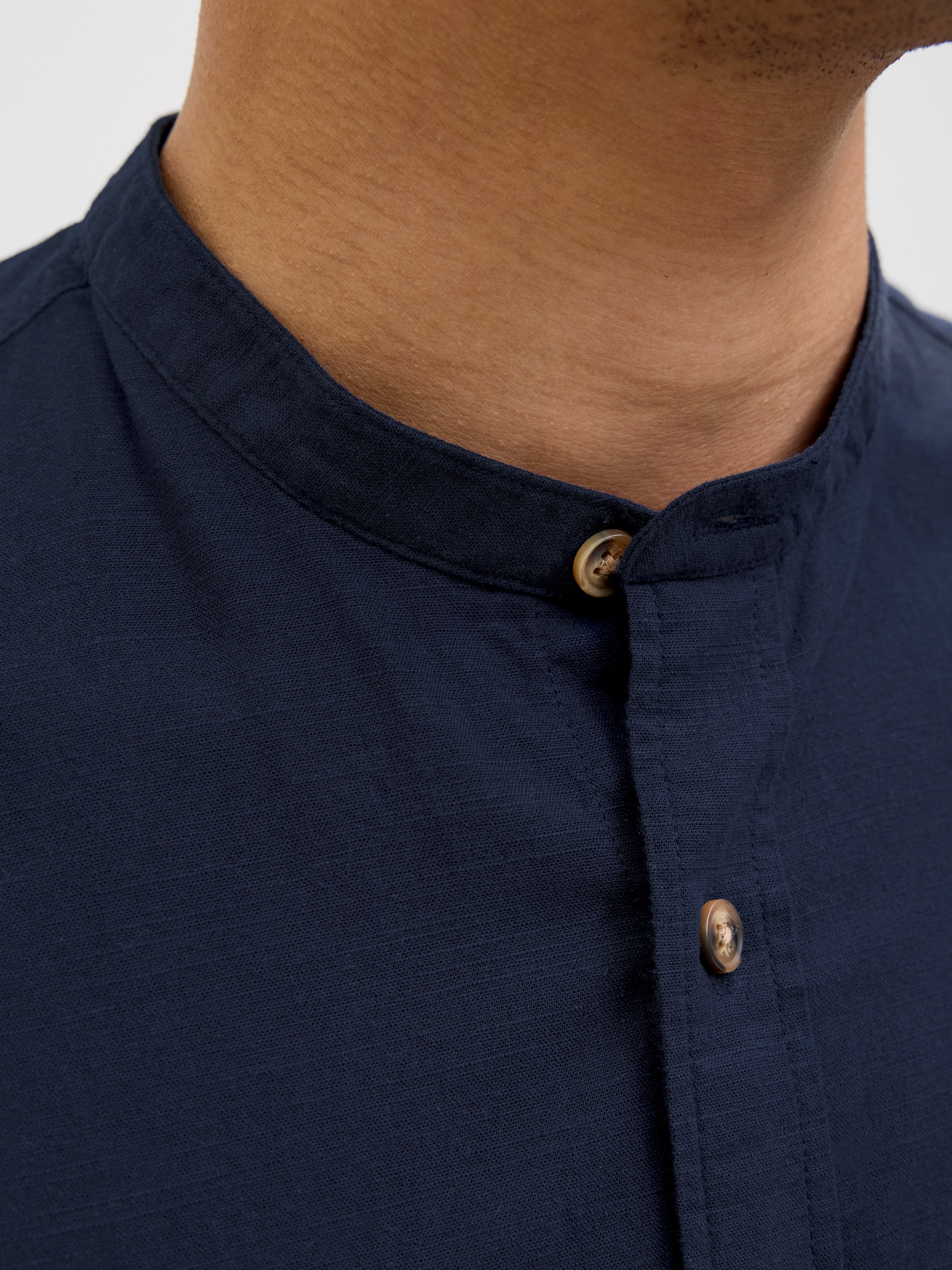 Jack & Jones Chemise à manches longues »JJESUMMER BAND SHIRT LS SN« mit Bandkragen