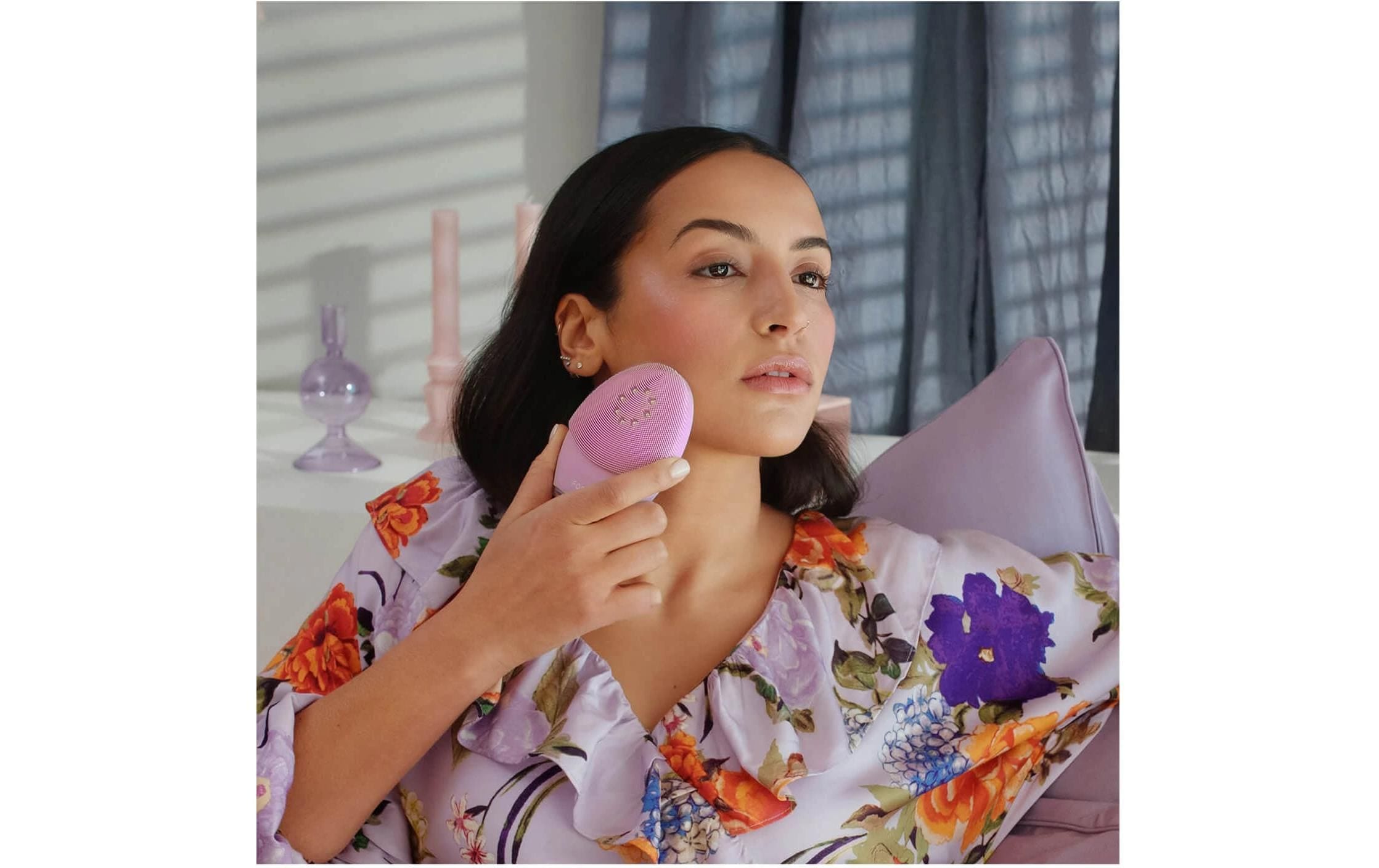 FOREO Brosse électrique pour le nettoyage du visage »LUNA 3 Plus normale Haut« Intelligente Reinigungs- und Straffungsbürste für das Gesicht