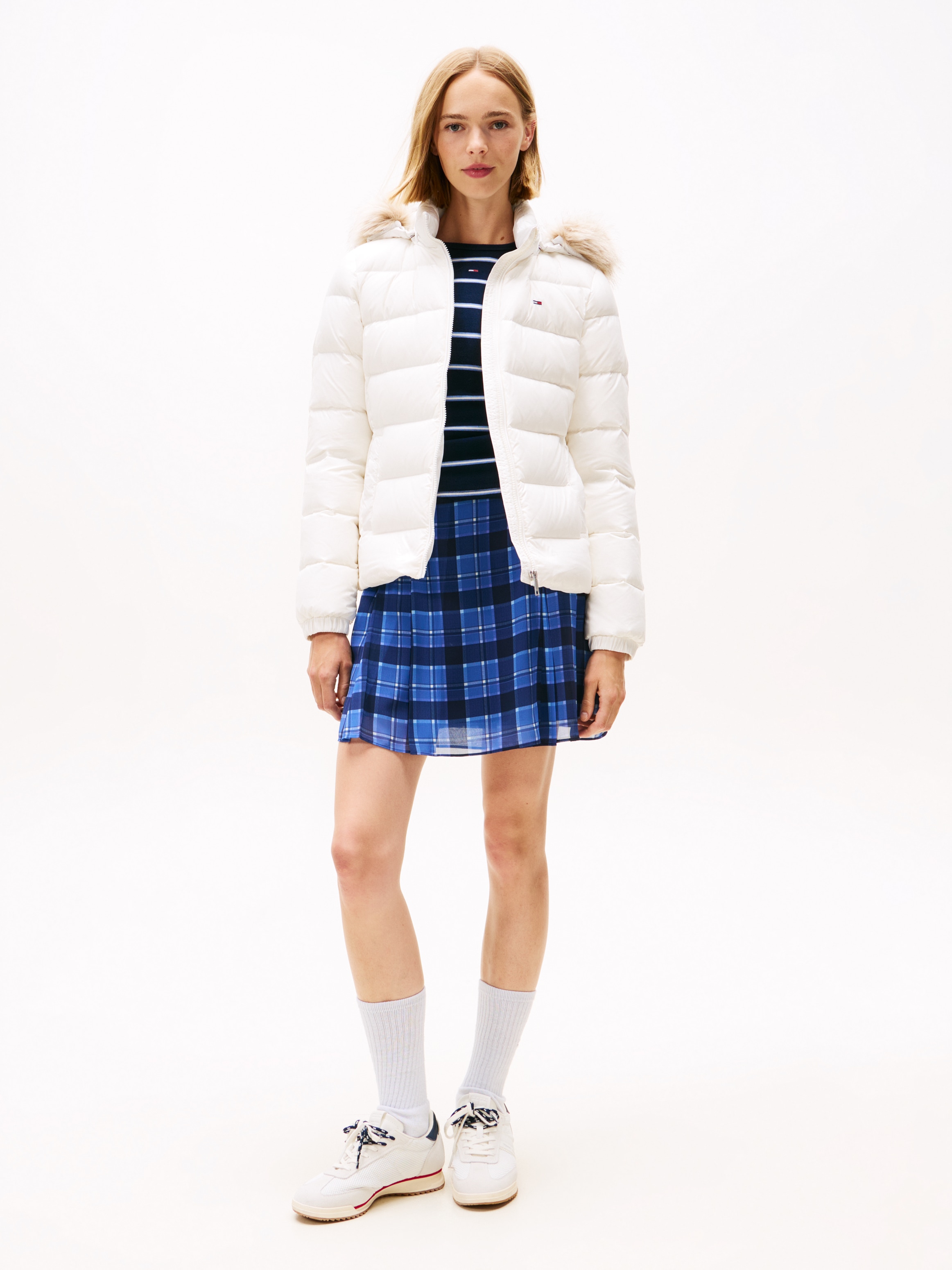 Tommy Jeans Steppjacke »TJW BASIC HOODED DOWN JACKET EXT« mit Kapuze mit Logostickerei