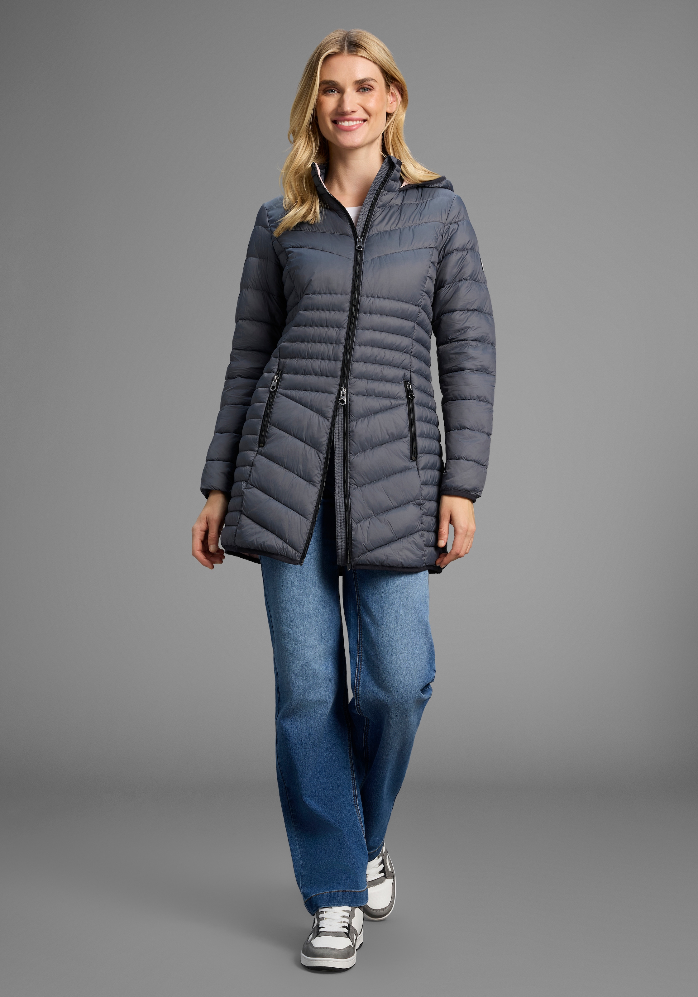 KangaROOS Steppjacke mit Kapuze für den Übergang,  aus leichtem Webmaterial,  figurbetonter Schnitt