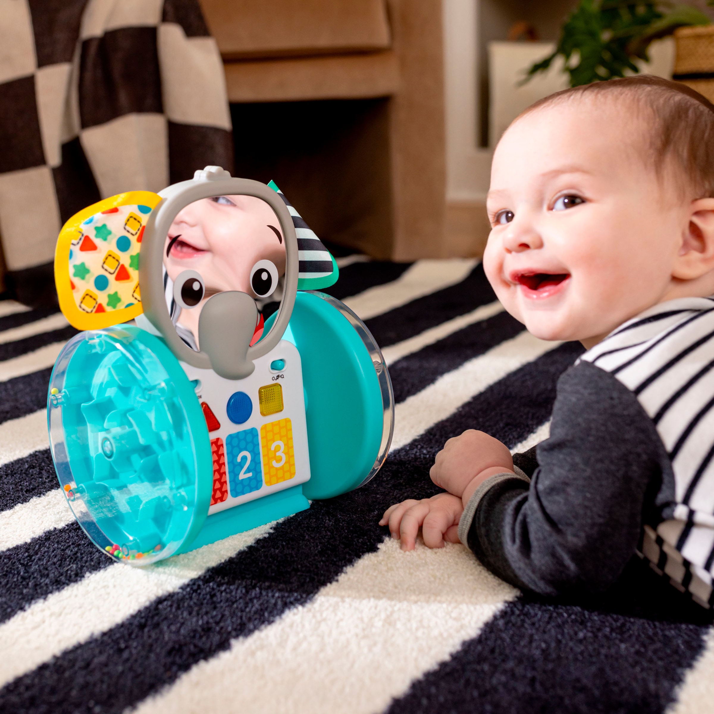 Baby Einstein Lernspielzeug »Chase & Tap Earl  Interactive Crawling Toy«