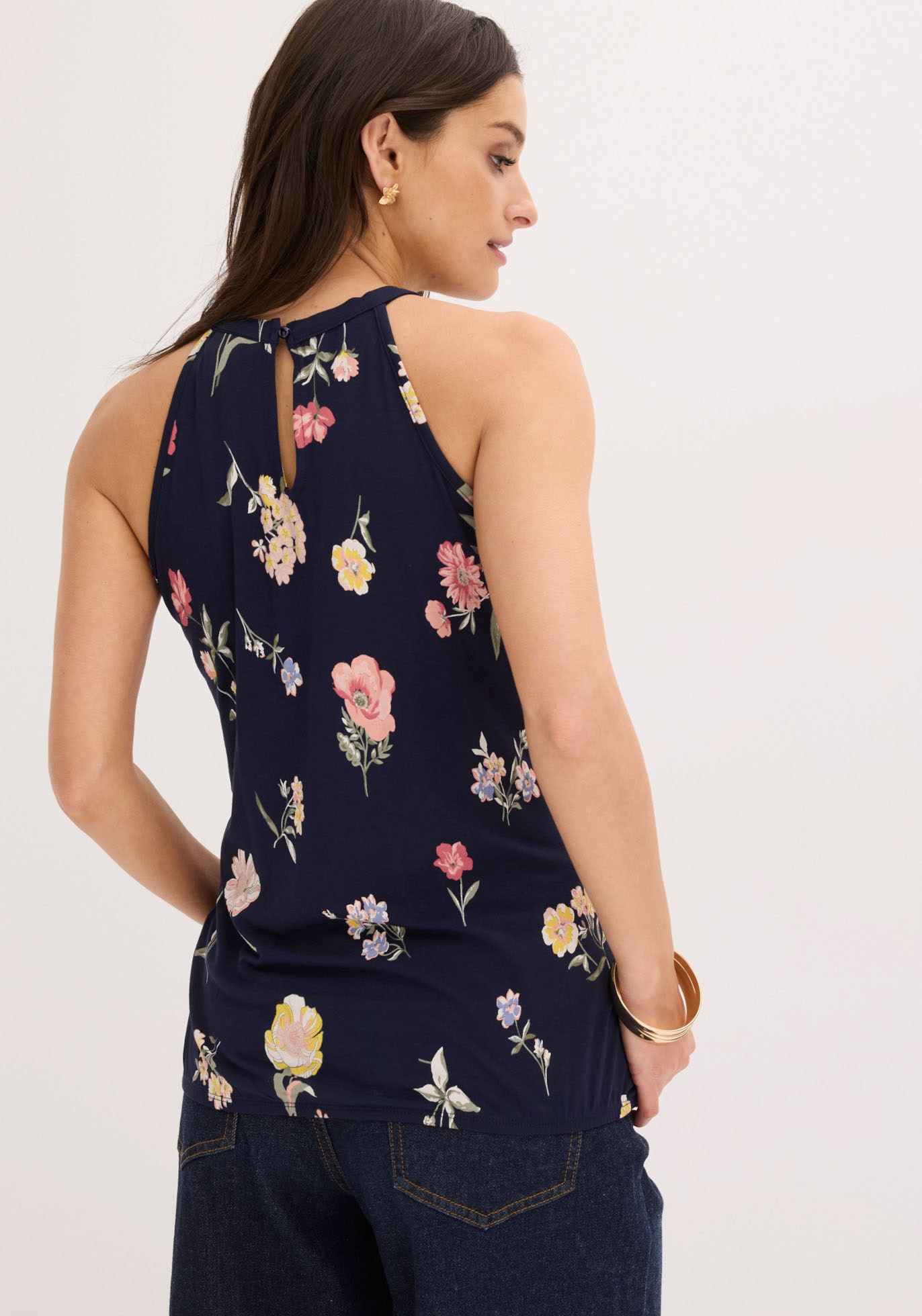 bonprix Haut de chemise »Top aus Viskose-Mix« confortable, encolure américaine avec fermeture à bouton dans le dos
