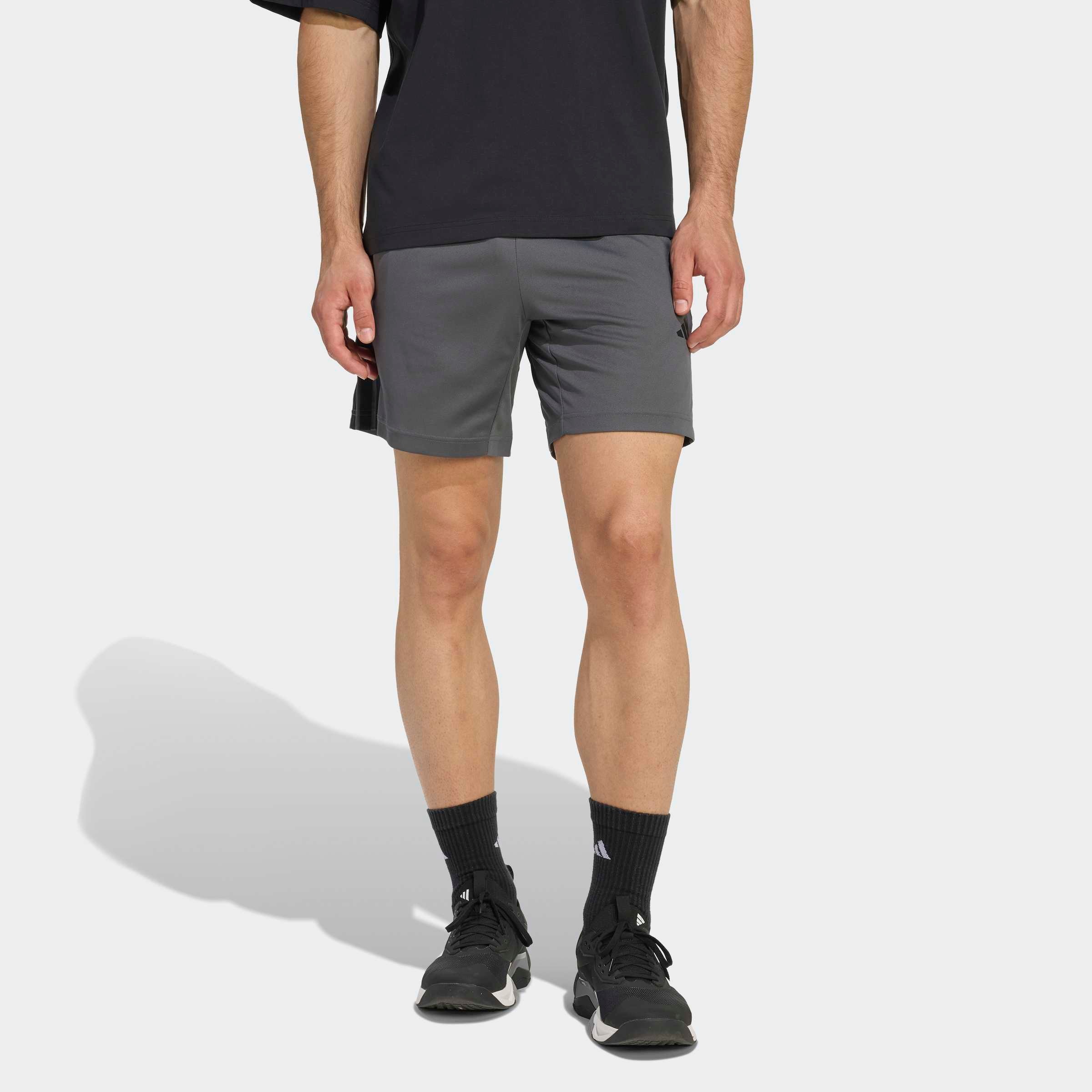 adidas Performance Short »WORKOUT ESSENTIALS BASE 3-STRIPES PIQUÉ 7 IN«