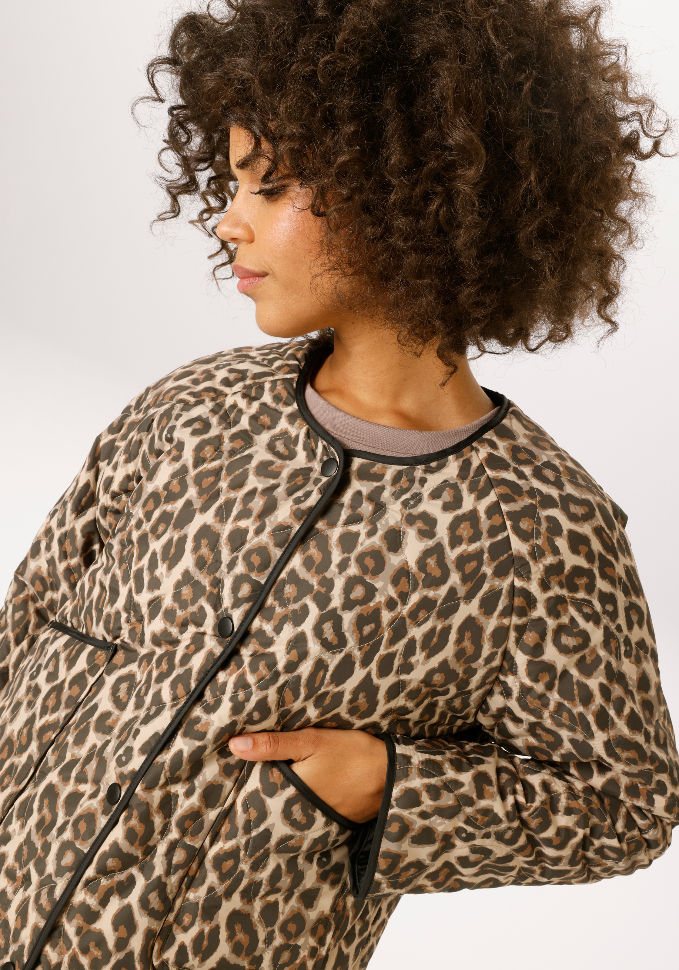 Aniston CASUAL Steppjacke mit trendigem Leo-Print - NEUE KOLLEKTION