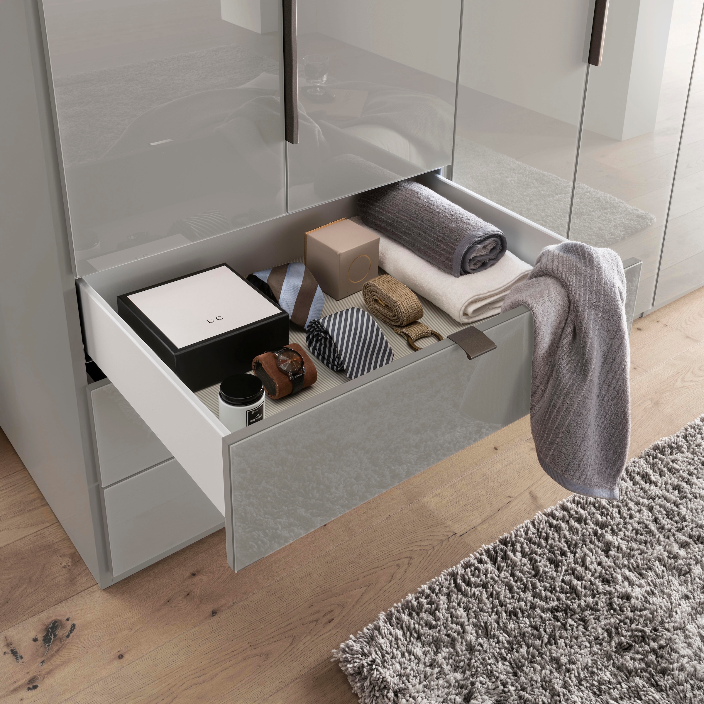 WIEMANN Armoire à portes pliantes »Ohio, Kleiderschrank, Schrank, Garderobe, mit Schubladen, 300 cm« inklusive Einlegeböden & Kleiderstangen, 2 Höhen, MADE IN GERMANY,  inklusive Tür und Schubkastendämpfung, hochwertige Glasfront