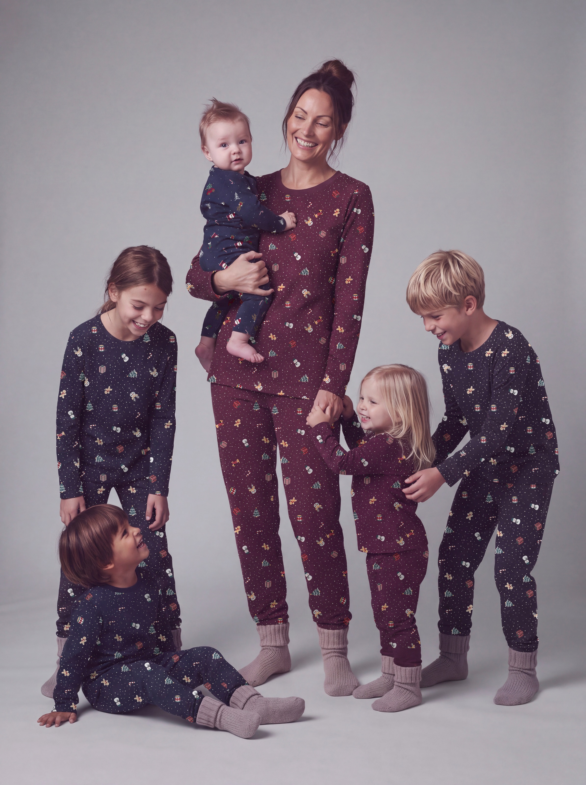 Name It Strampler »NBNVISMAS LS NIGHTSUIT« aus Baumwollmischung, mit elastischem Jersey, Langarm