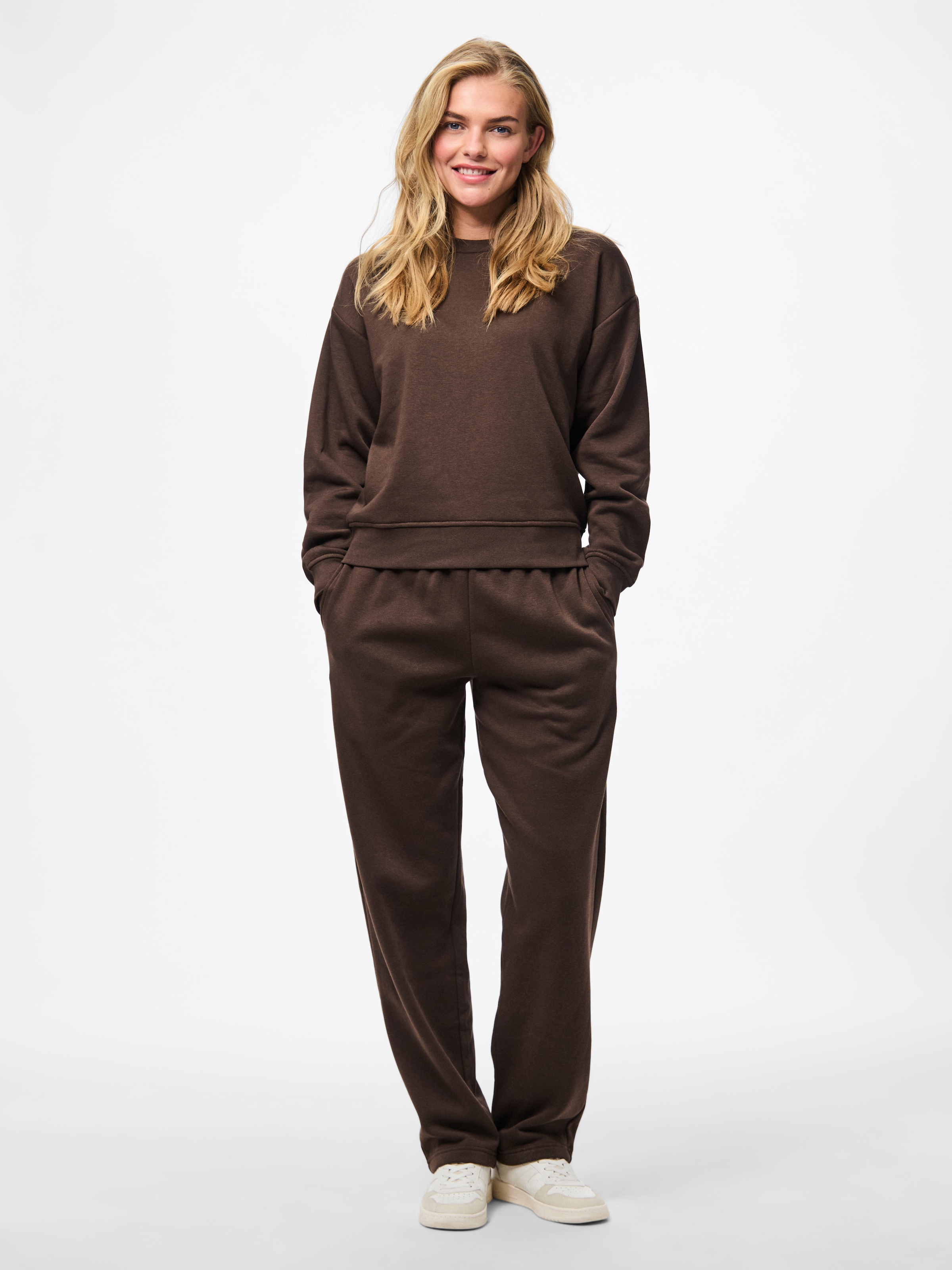 pieces Pantalon sweat »PCCHILLI HW STRAIGHT SWEAT PANTS NOOS BC«  mélange coton, coupe droite
