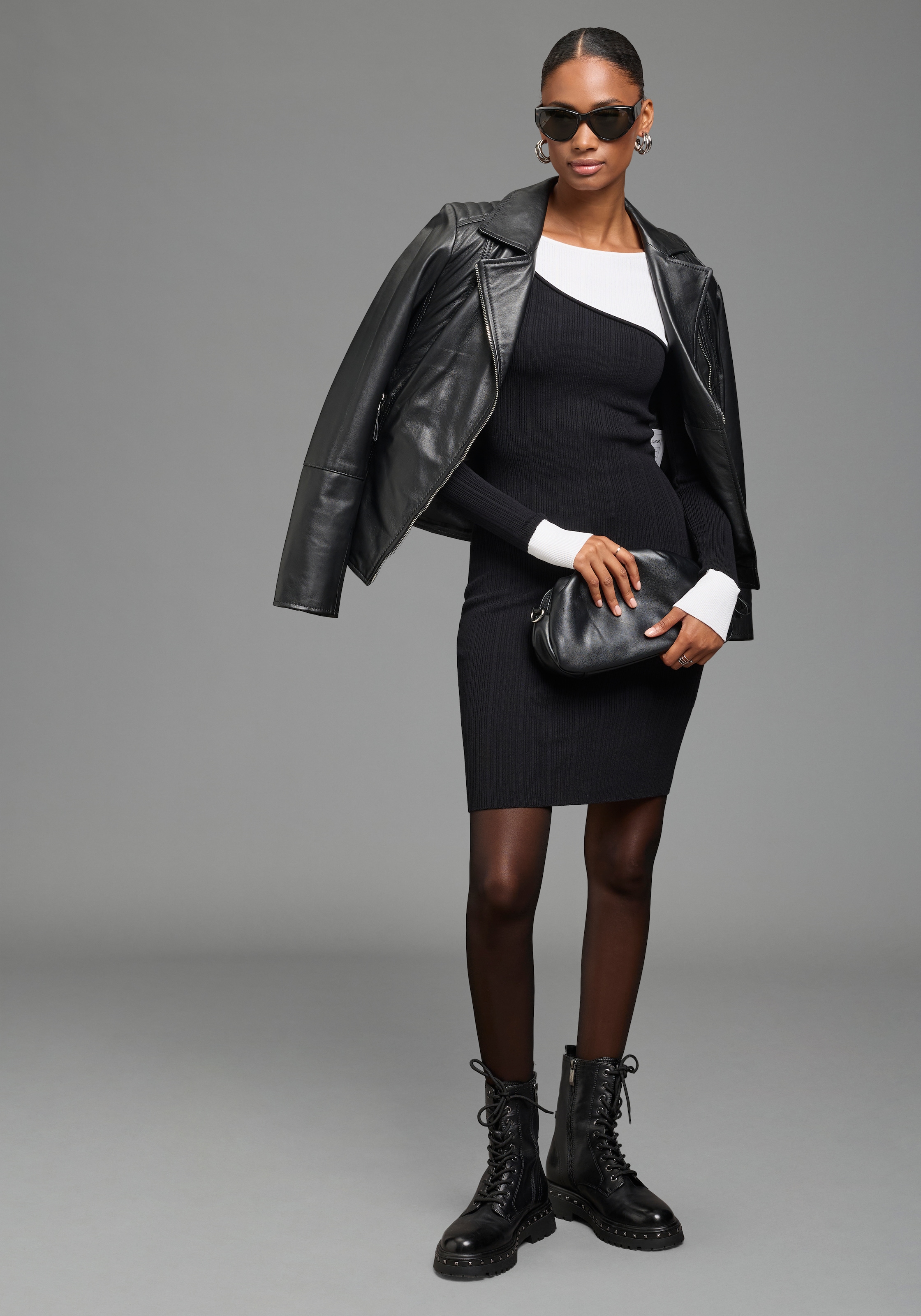 Bruno Banani Strickkleid »in zweifarbiger Optik« Ohne Taschen aus modernem Rippstrick, mit figurbetonter Passform