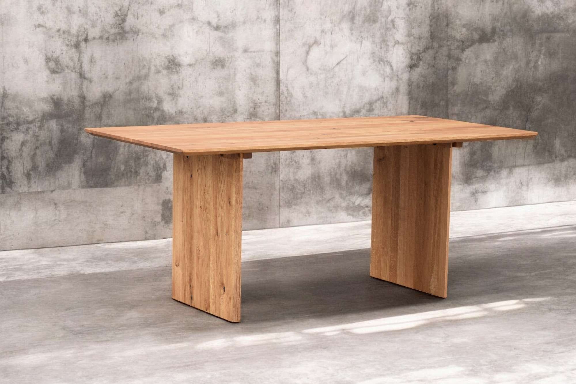 GOODproduct Esstisch »Waldhain Küchentisch, Holz-Wangengestell, Wildeiche massiv geölt« Baum Kante oder Schweizer Kante, erhältlich in 3 Grössen, natur geölt