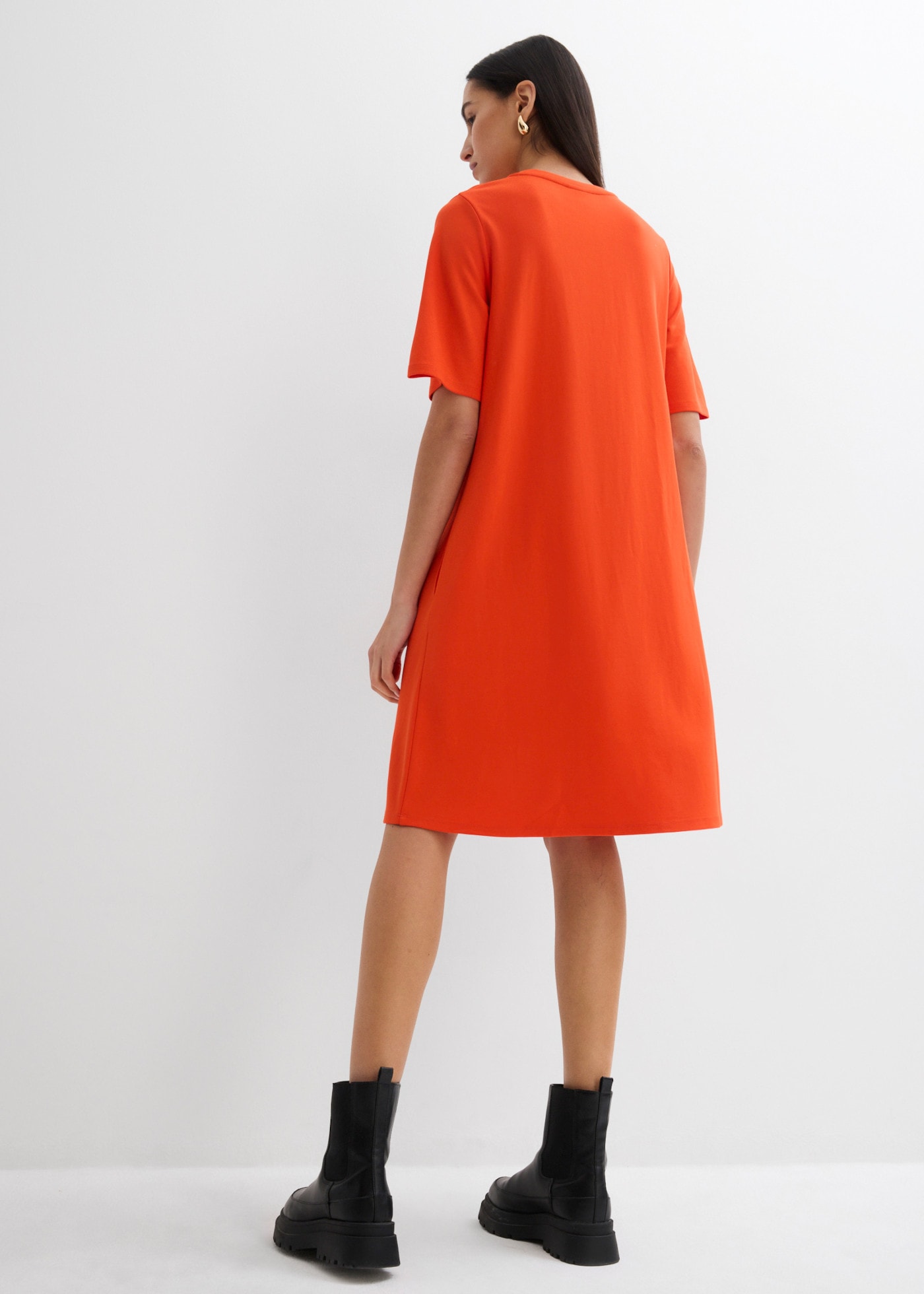 bonprix Robe t-shirt lässige Passform, A-Linie, Kurzarm-Design, aus Viskose, ohne Kragen
