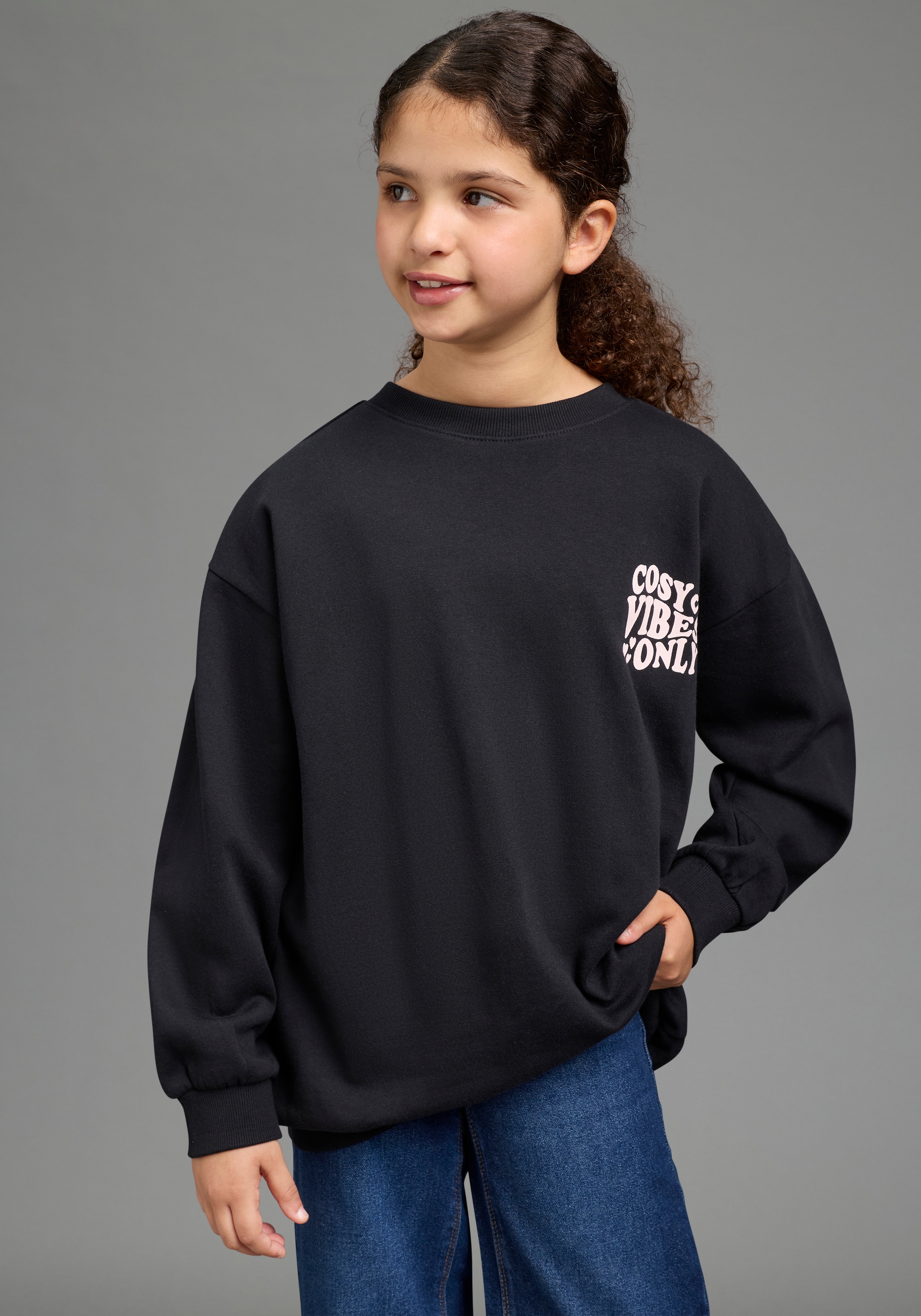 KIDSWORLD Sweat-shirt »Rückenprint Sweatshirt in lockerer Form«, sweatshirt large avec impression devant et dos, forme confortable
