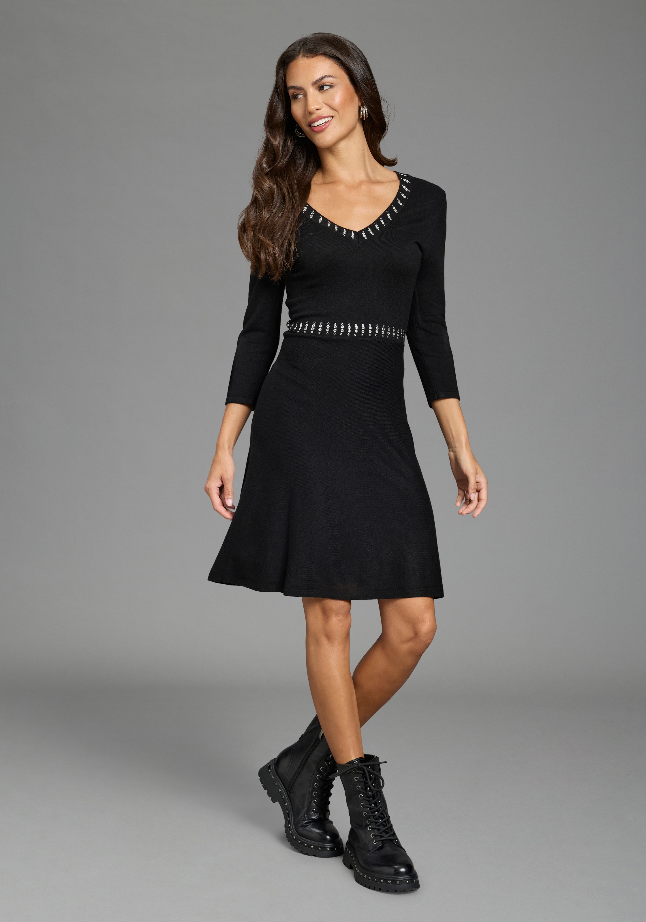 Melrose Strickkleid feminines Mini Kleid mit ausgestelltem Rock und V-Neck