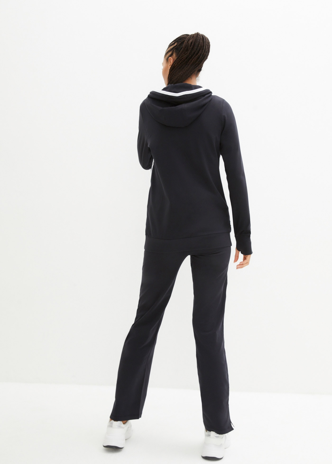 bonprix Jogging Set, 2 zweiteiliges Set aus Sweatjacke und Jogginghose, mit langem Arm