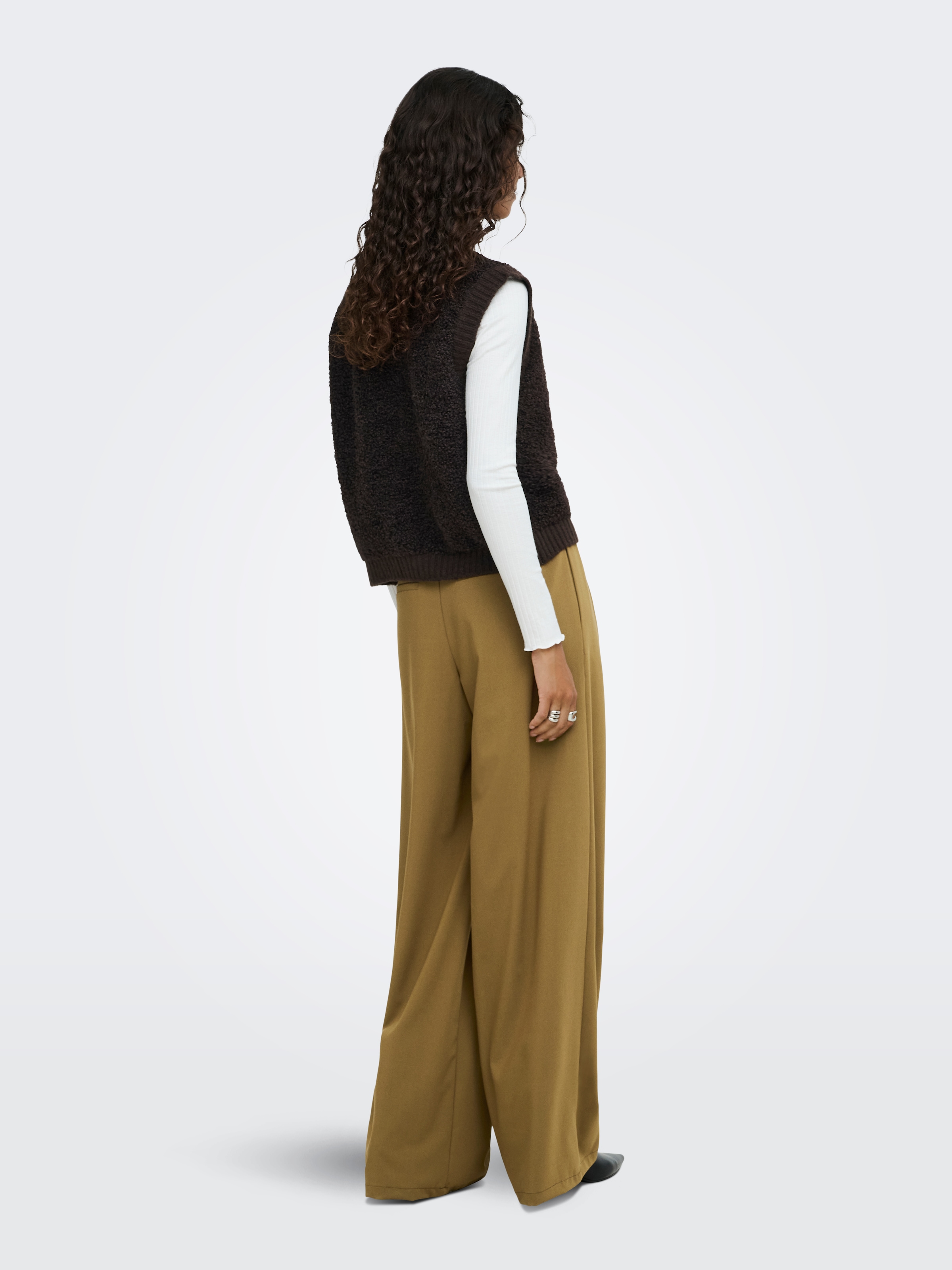 JDY Gilet tricoté »JDYEIRA LIFE S/L O-NECK BUTTON VEST KNT« Mélange de matériaux, avec laine et stretch