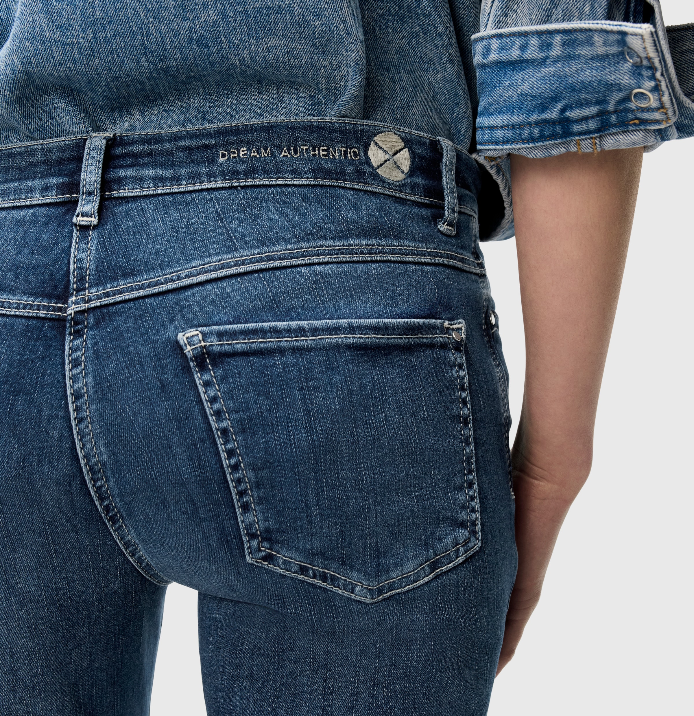 MAC Jeans 7/8 »DREAM cropped auth.« Innovativer Hyperstretch Denim mit figurformendem Shaping-Effekt