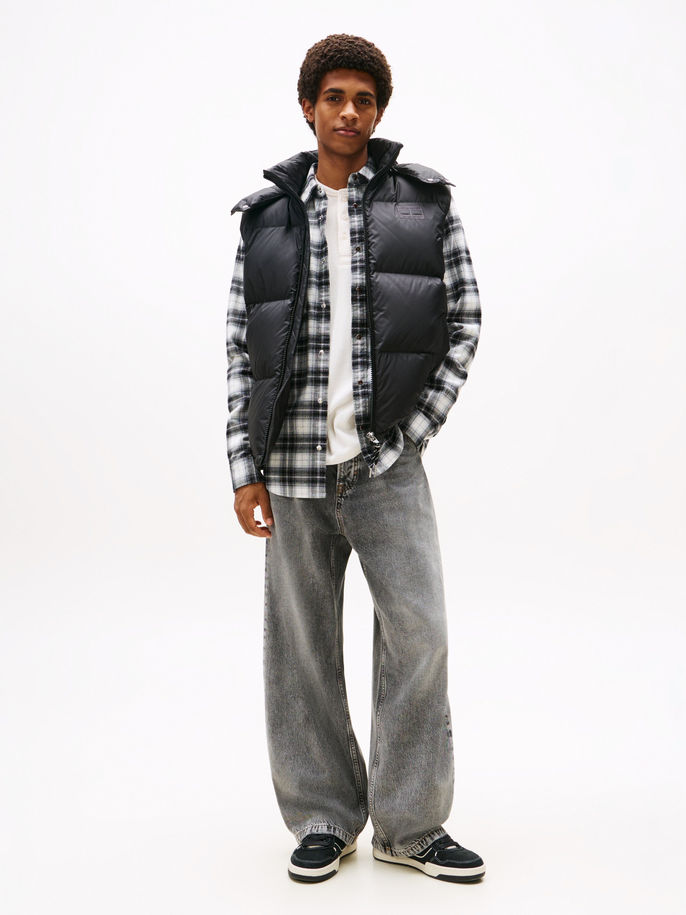 Tommy Jeans Gilet matelassé »ALASKA DOWN VEST« coupe régulière avec capuche amovible