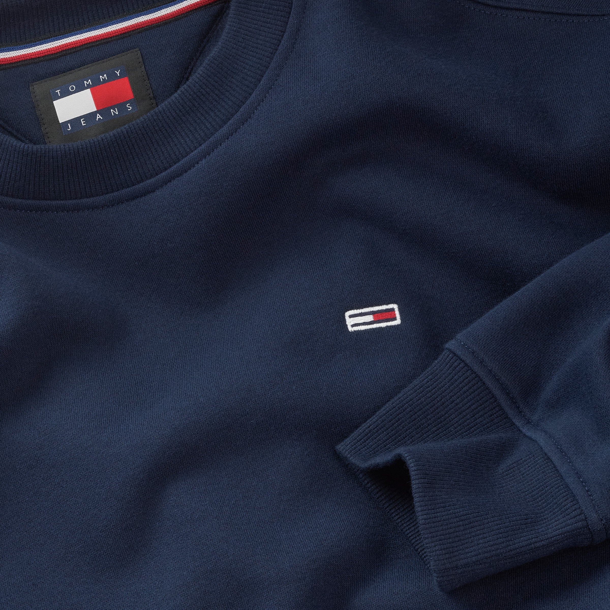 Tommy Jeans Sweatshirt »TJM REGULAR FLAG CREW NECK«, Mit besticktem Markenlogo auf Brusthöhe
