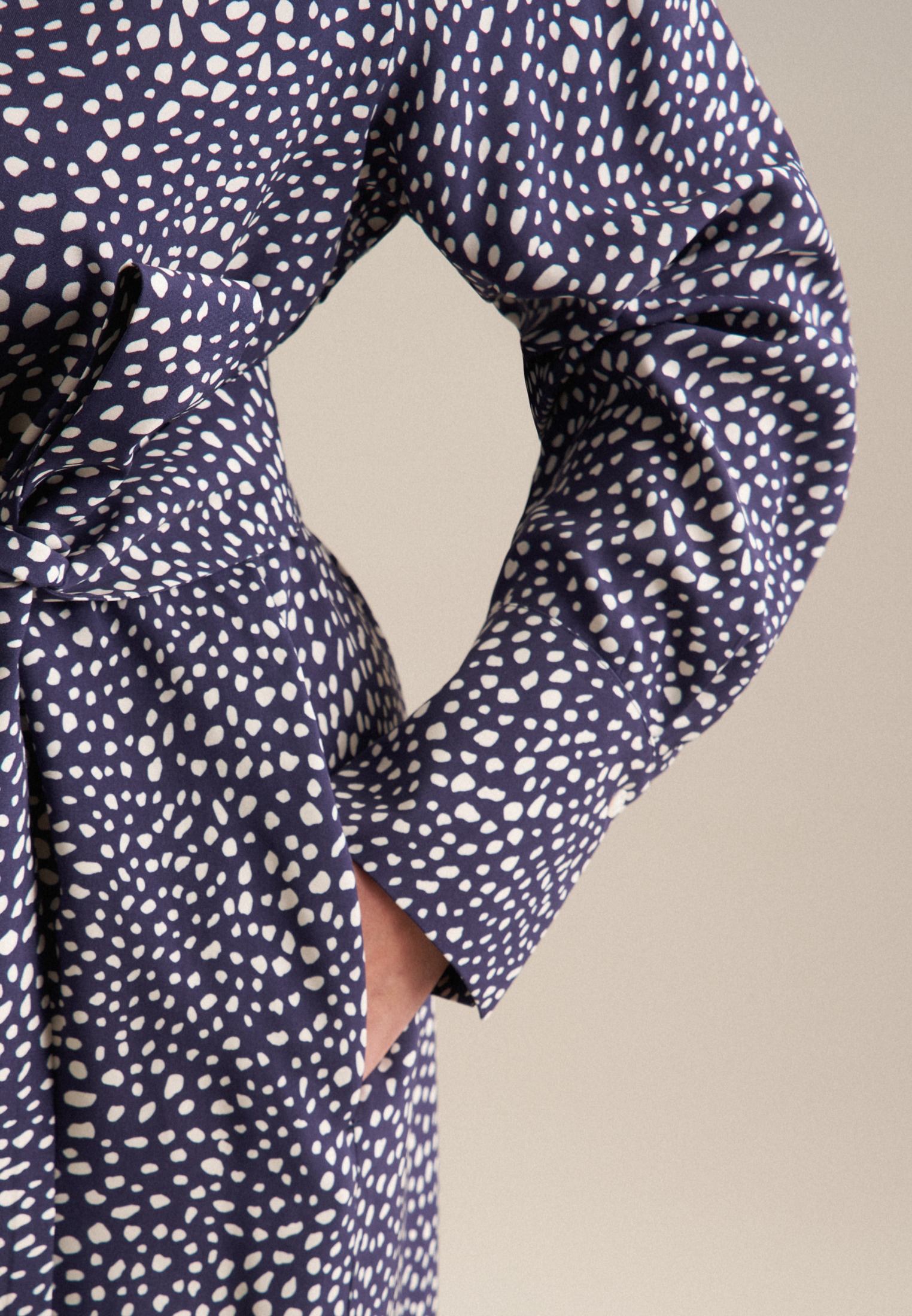 seidensticker Sommerkleid »Schwarze Rose« Langarm Kragen Druck