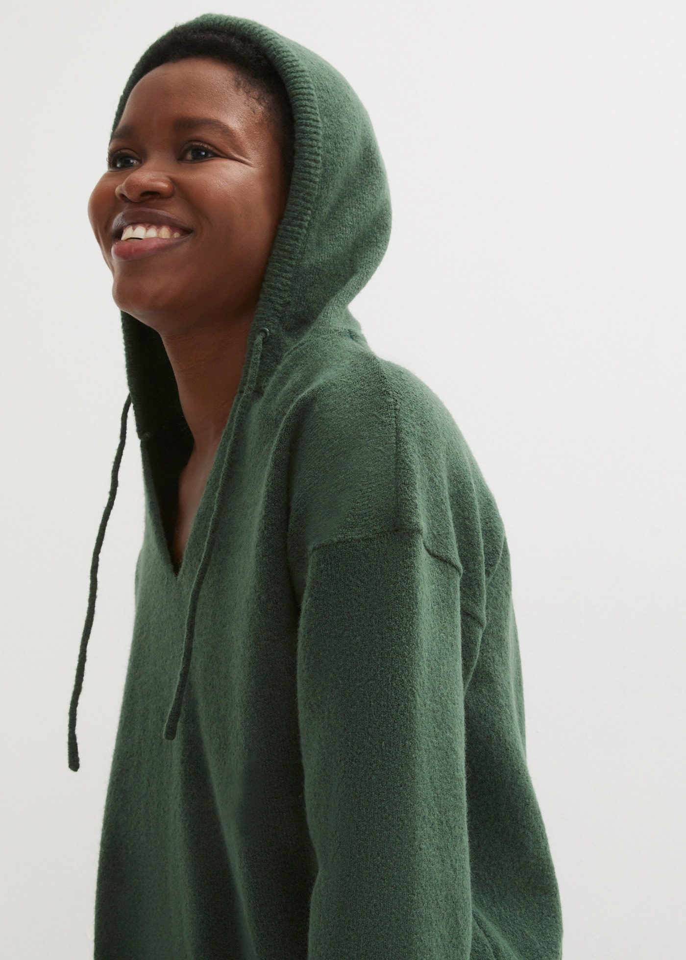 bonprix Pull en tricot mit Kapuze, Langarm, lässige Passform