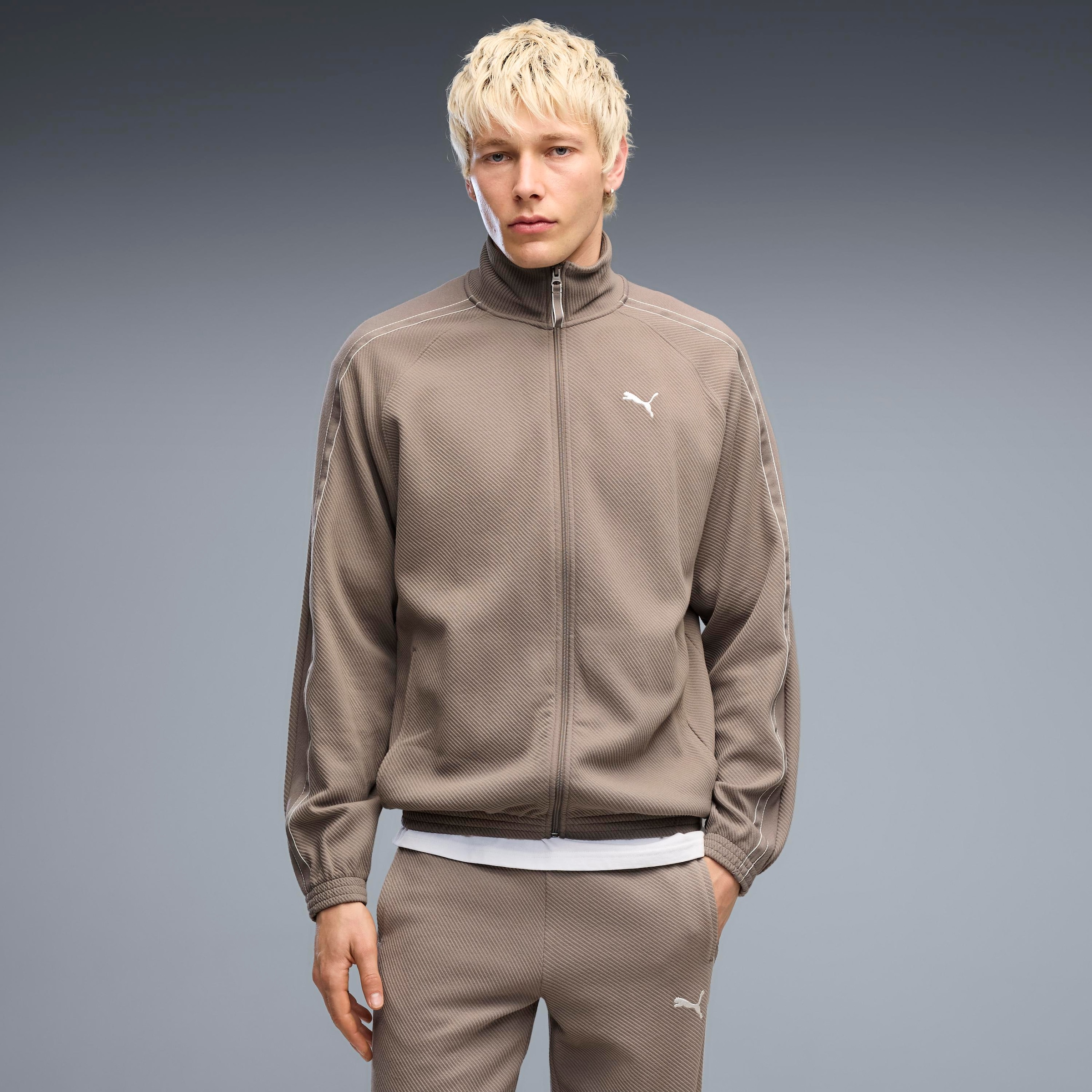 PUMA Trainingsjacke »CLASS RELAXED MATERIAL TRACK JACKET« ohne Kapuze mit Stehkragen, unifarbenes Design, Relaxed Fit