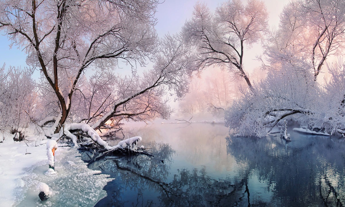 Papermoon Fototapete »Fluss in Winterlandschaft«