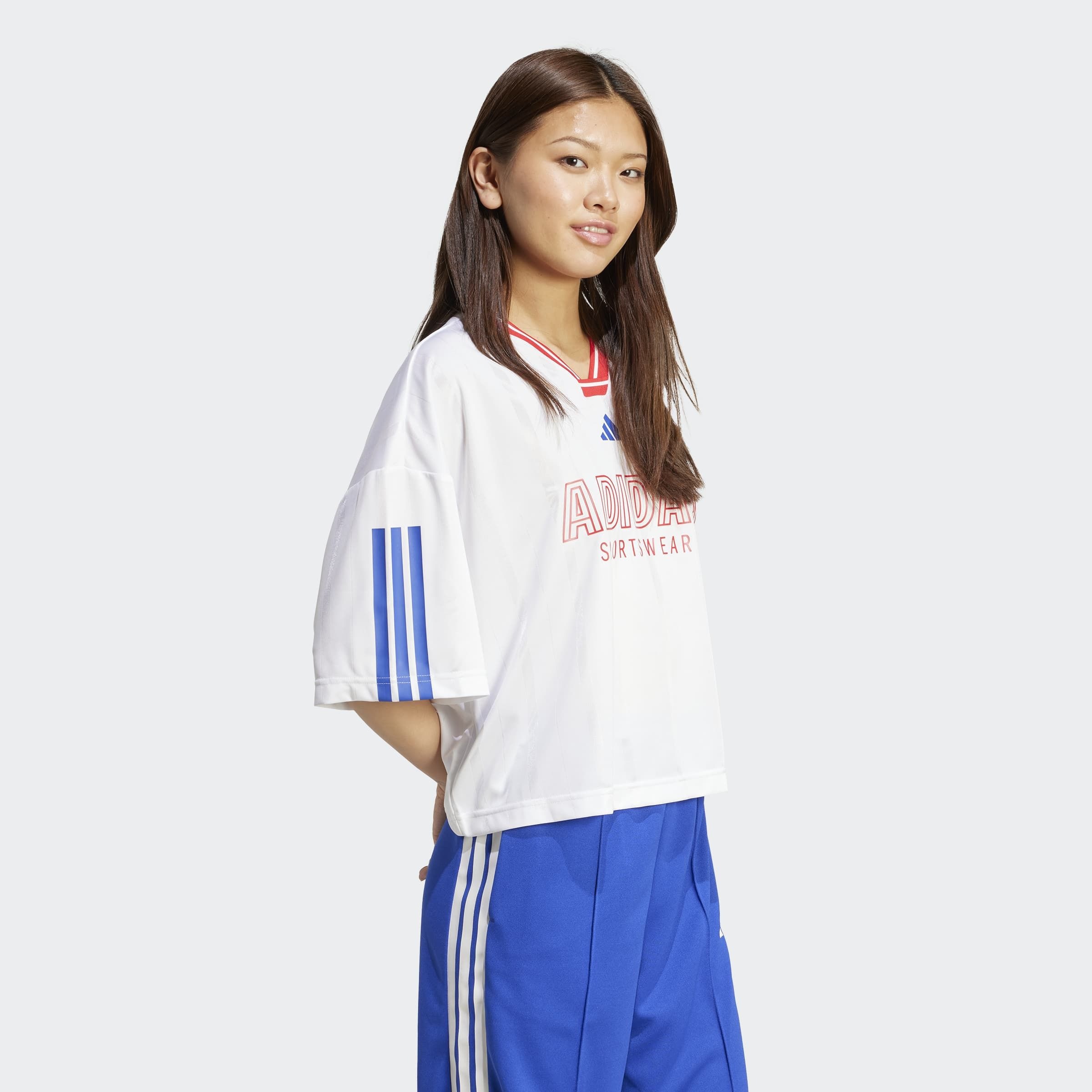adidas Sportswear T-Shirt »W TIRO GC BF T« lockerer Boyfriend-Fit, mit V-Ausschnitt, länger geschnittene Ärmel