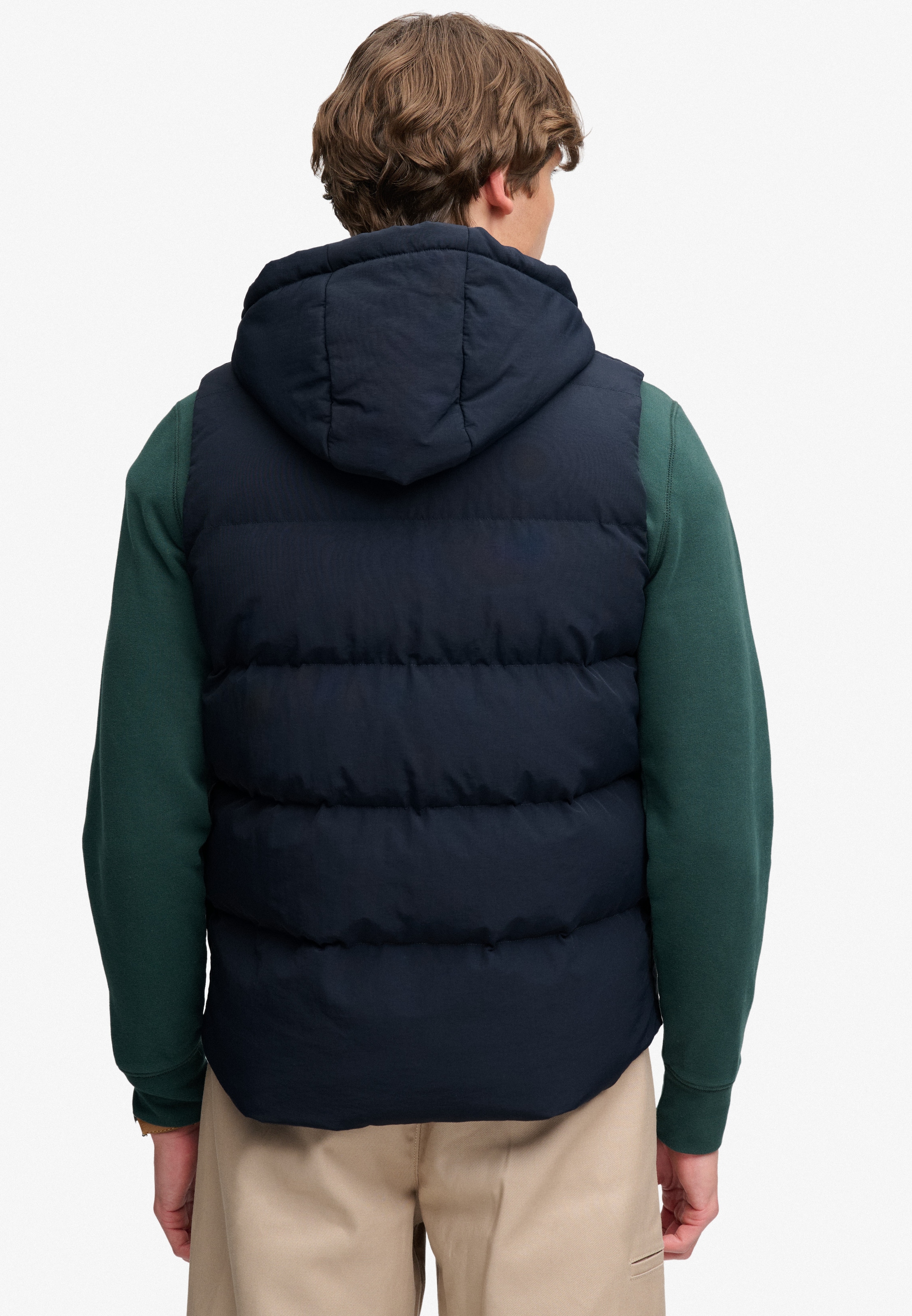 Superdry Gilet matelassé »HOOD SHORT EVEREST GILET« Coupe régulière, avec fermeture éclair, en nylon et fibre synthétique