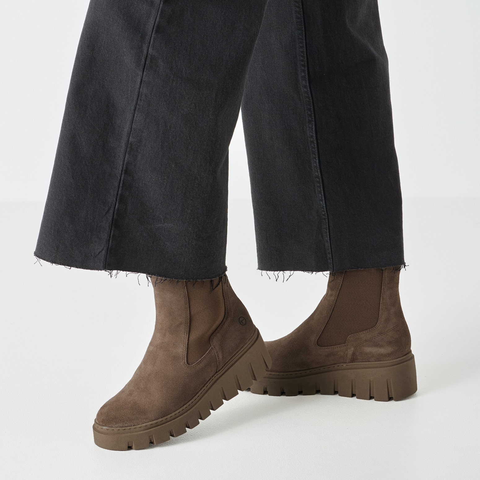 Tamaris Bottines chelsea  en viscose, coupe ample, jambe large, style décontracté