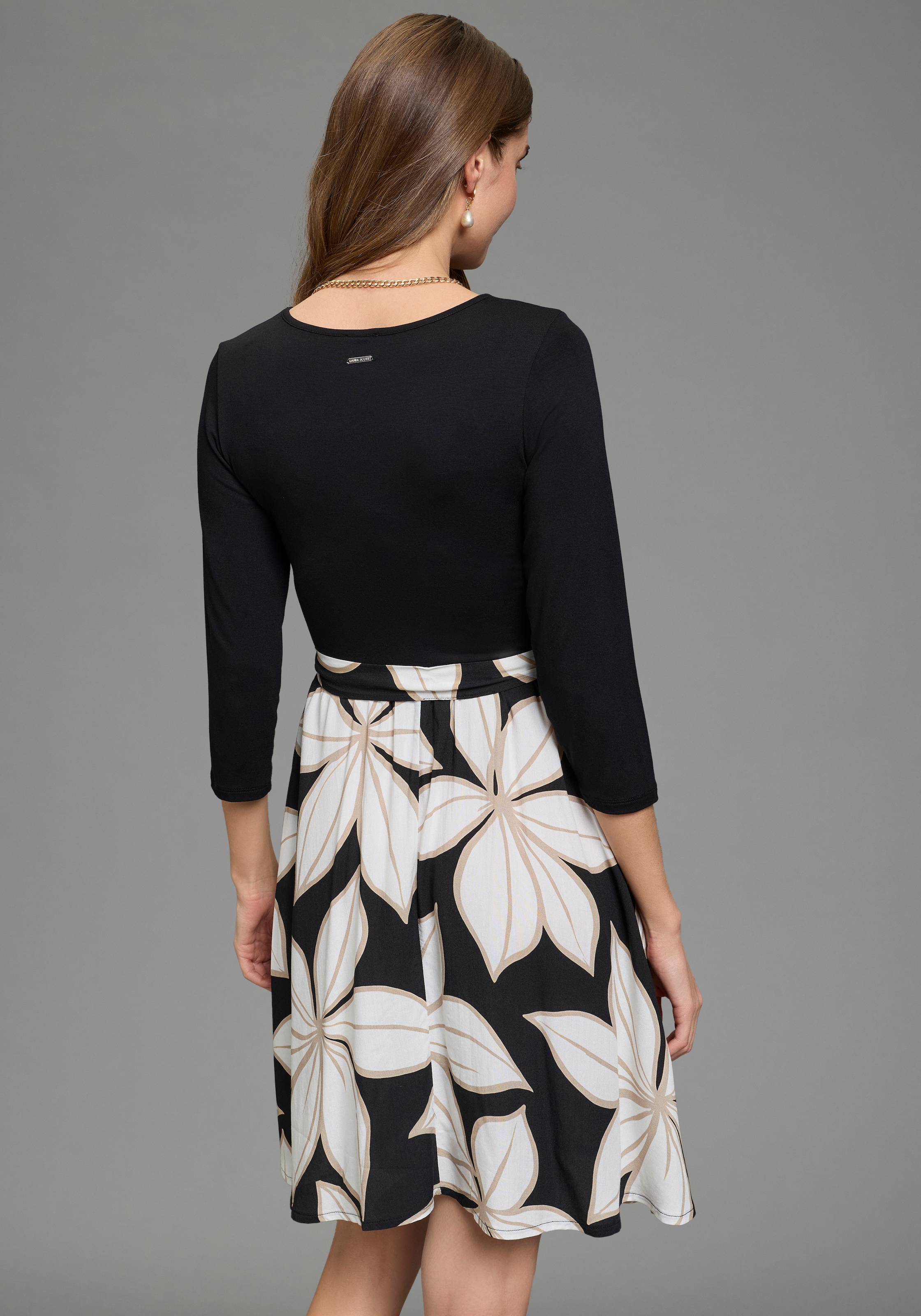 Laura Scott Sommerkleid mit geblümtem Rock