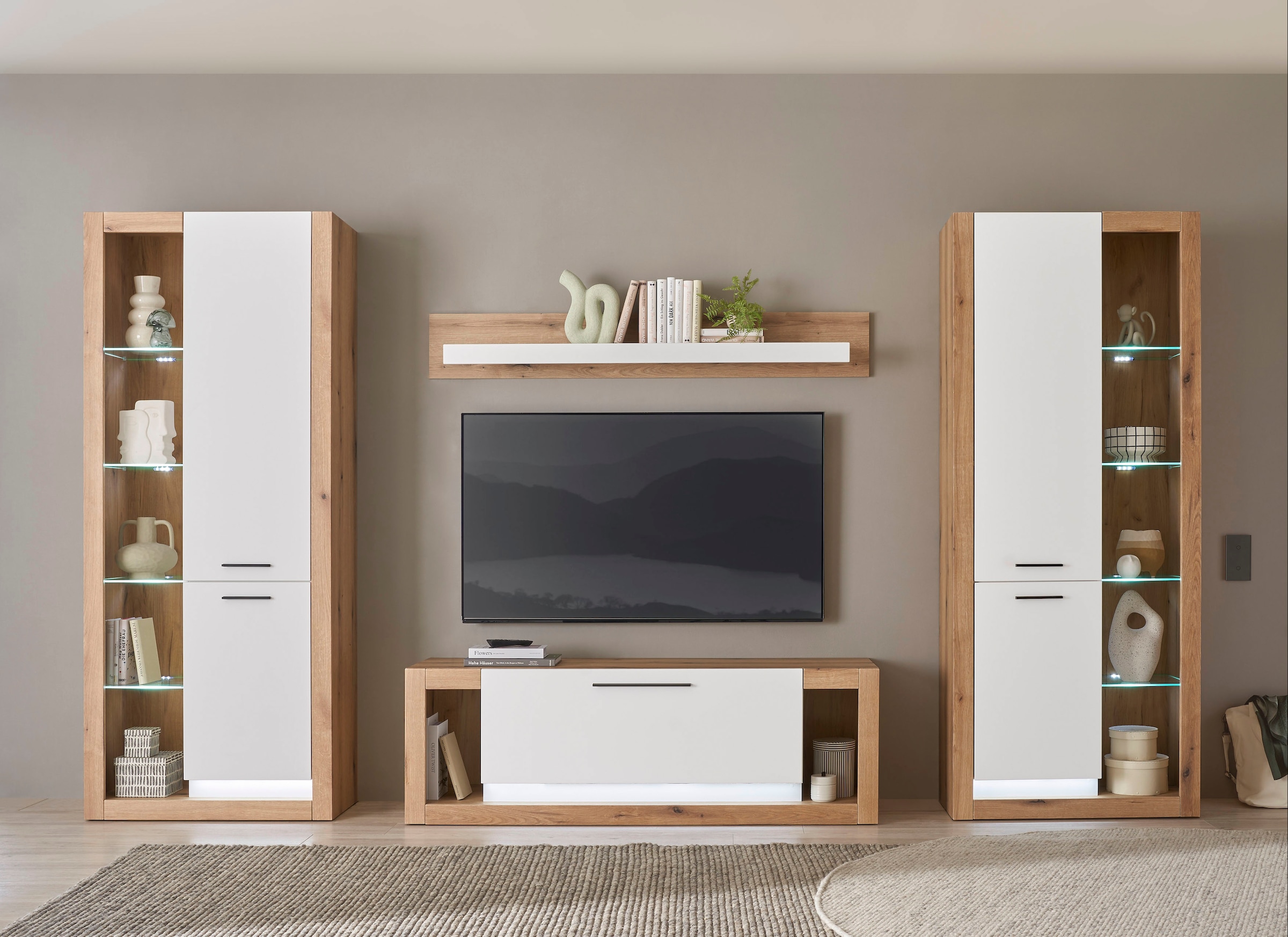 Home affaire Table basse »Brixen, moderner TV-Schrank, Kommode in Eiche Evoke Dekor mit Weiss« Metallgriffe, ausreichend Stauraum, vielseitig einsetzbar