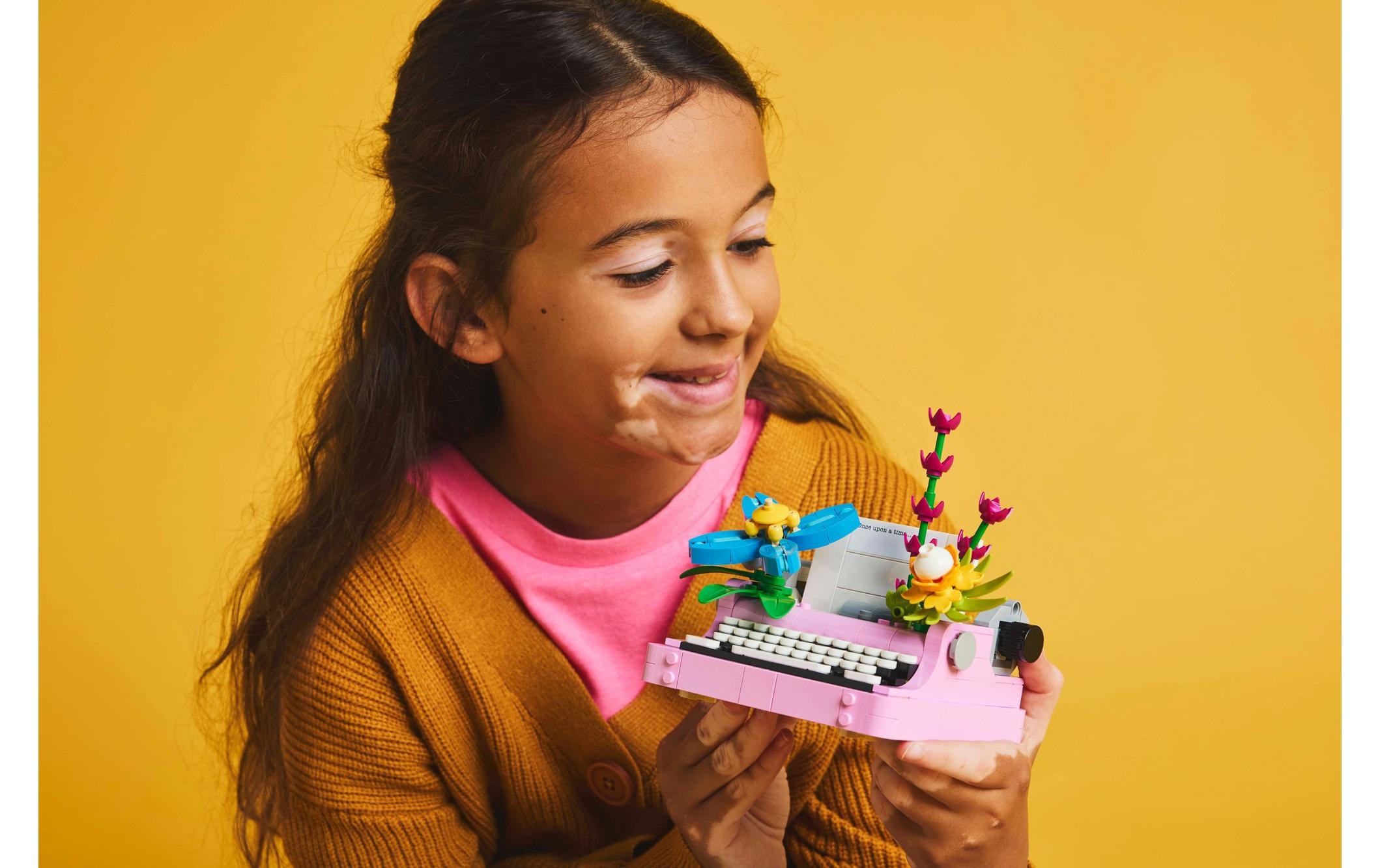 LEGO® Spielbausteine »Creator Schreibmaschine mit Blumen 31169«