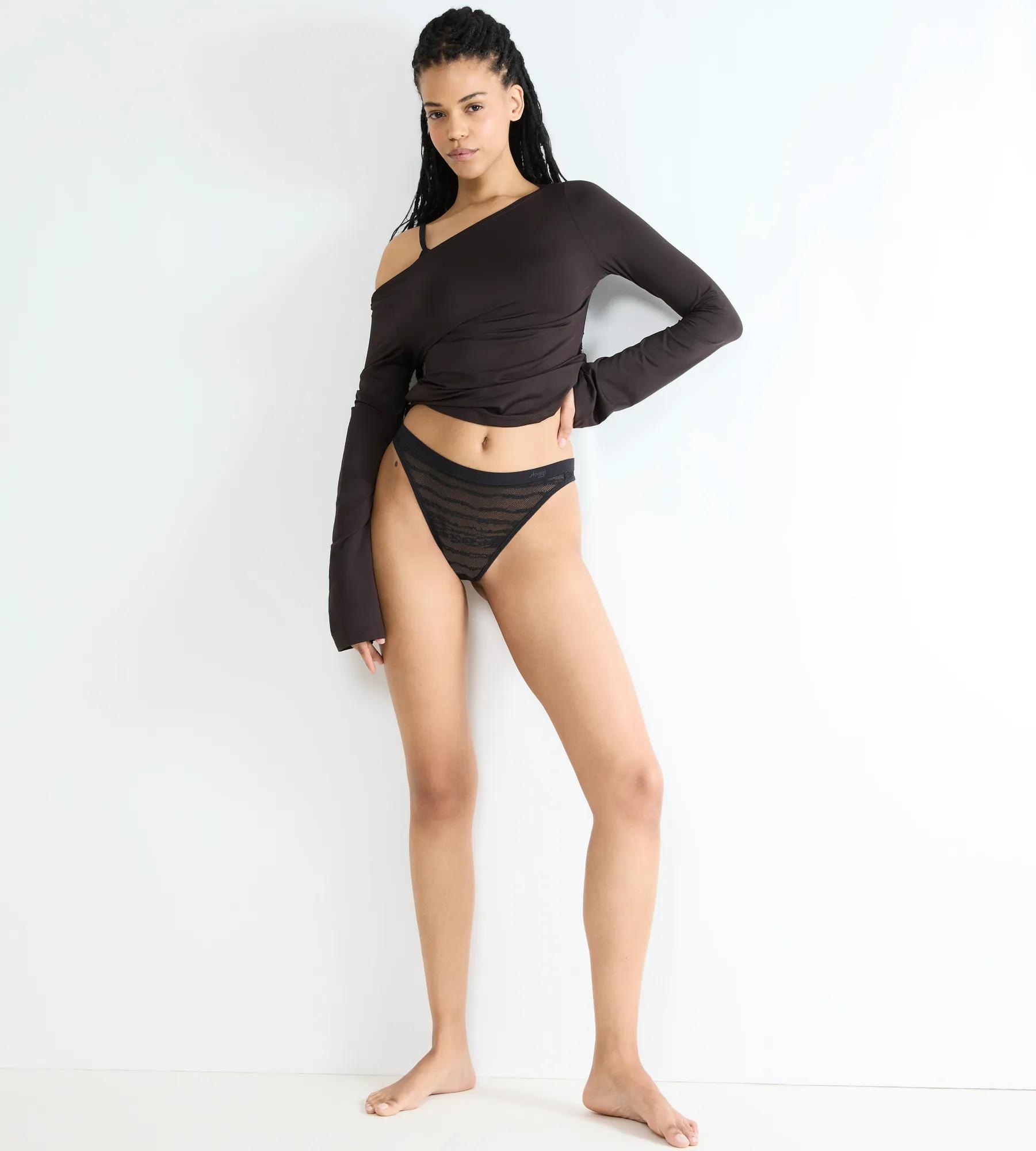 sloggi String »FREE Evolve« super doux, extensible, détails en dentelle