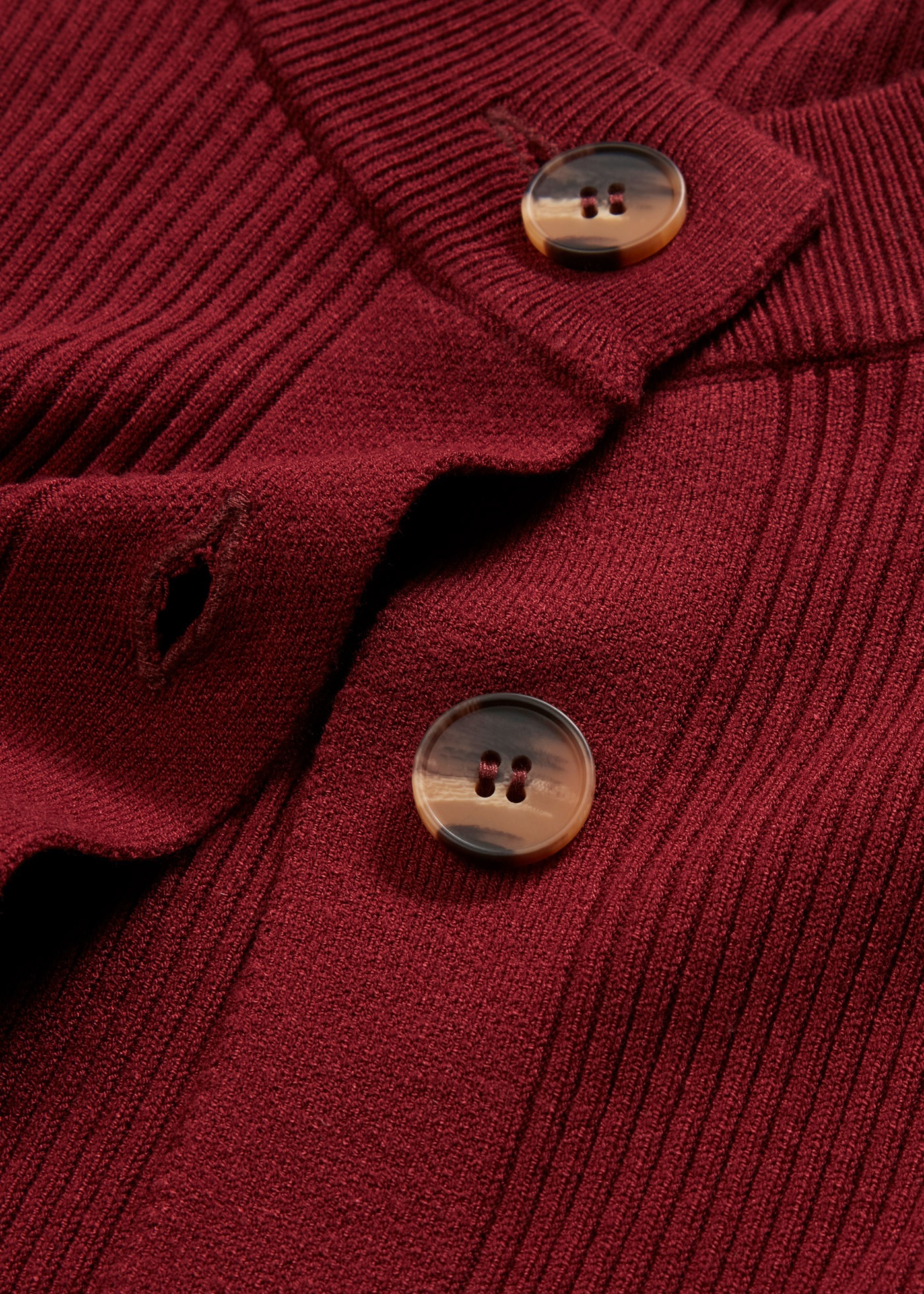 bonprix Strickjacke lässig geschnittene Passform, Ripp-Strickart, femininer Stil