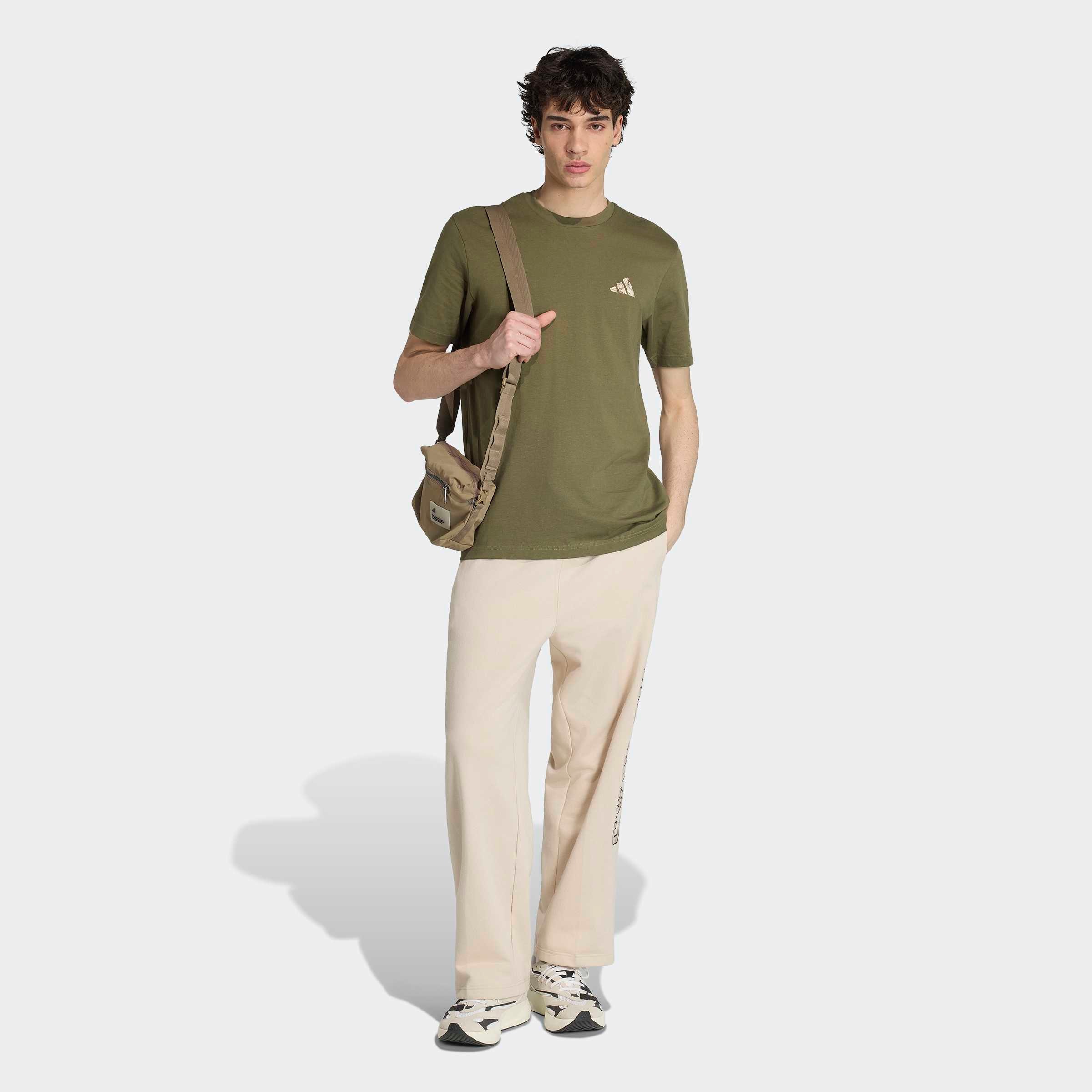adidas Sportswear T-shirt »CAMO GRAFIK, KLEINE LOGOSTICKEREI«