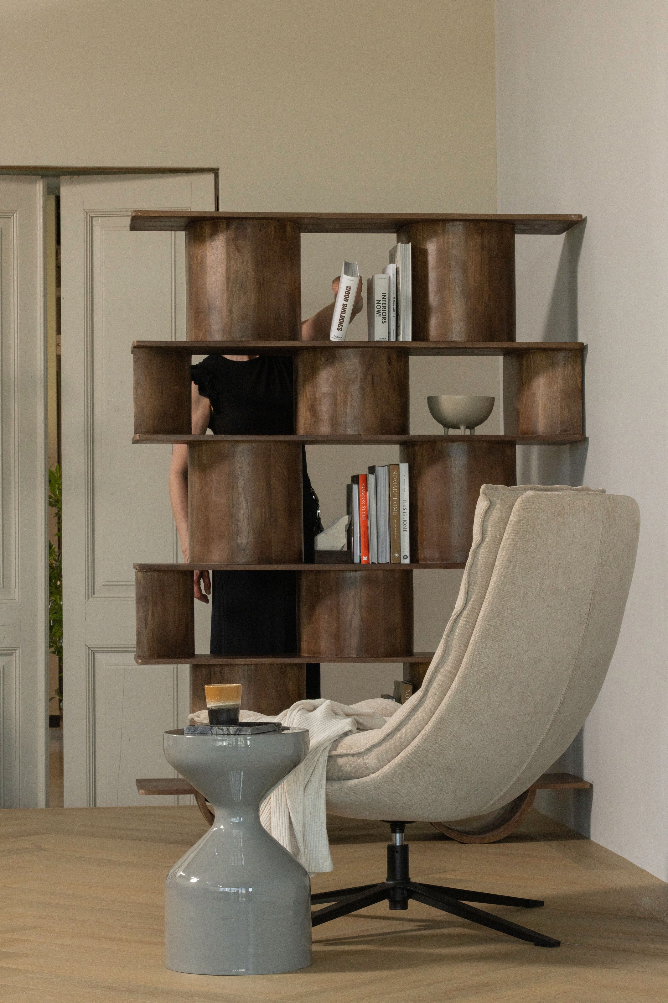 WOOOD Drehsessel »Kube mit Drehmechanismus inkl. Hocker B 74 x T 89 x H 100 cm« Hohe Verschleissfestigkeit, Newt-Chenillebezug, Tragkraft 120 kg