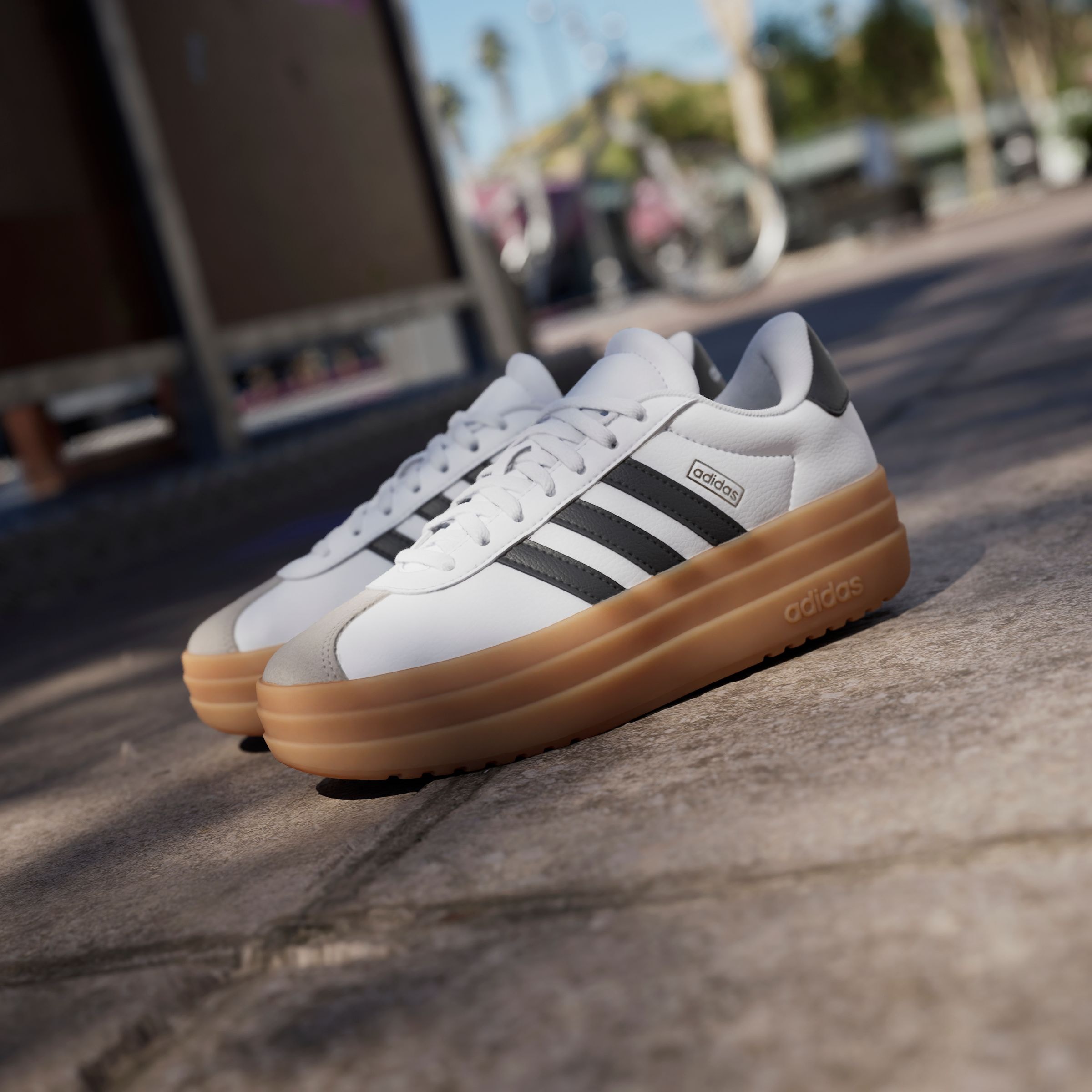 adidas Sportswear Sneaker »VL COURT BOLD LIFESTYLE KIDS«  Design auf den Spuren des adidas Gazelle Bold, für Kinder