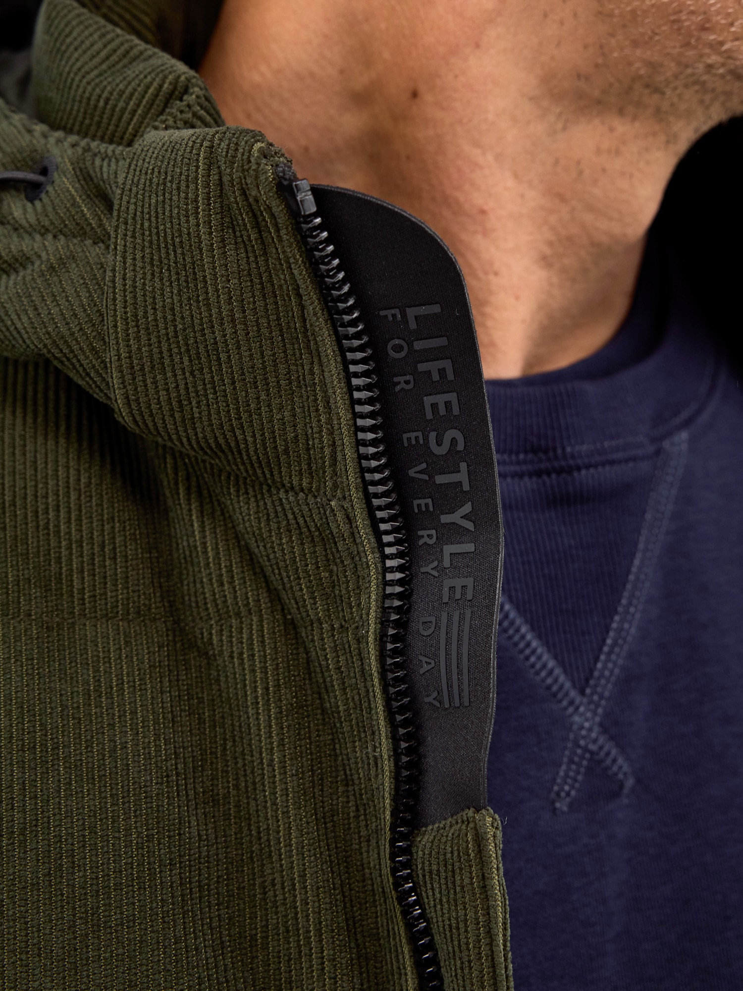 LERROS Veste d'hiver »Herren Steppjacke in funktionaler Cord-Optik« mit Kapuze