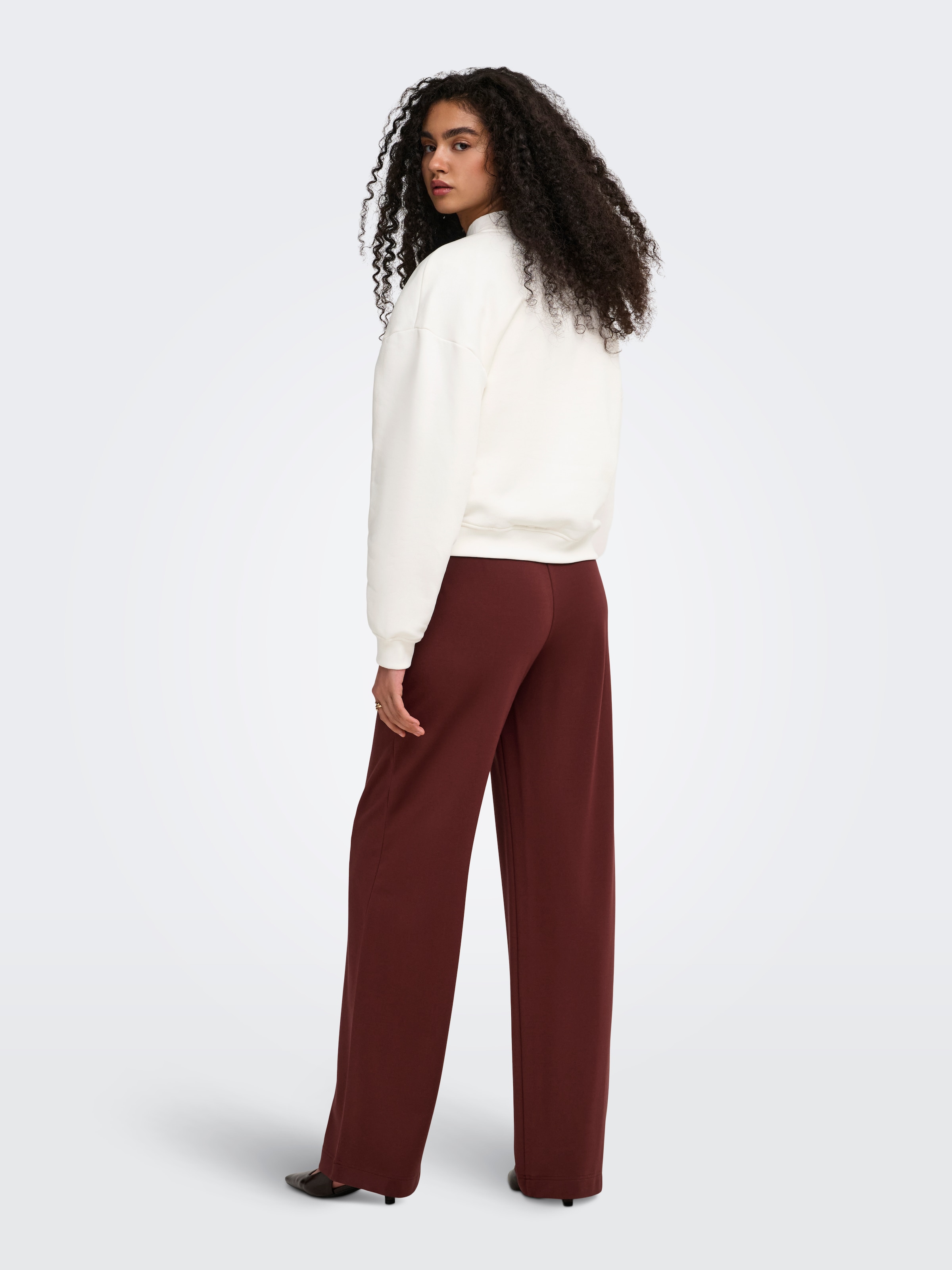 ONLY Sweat-shirt »ONLBROOKLYN L/S EMBROIDERY BOX SWT«, mélange coton, coupe régulière
