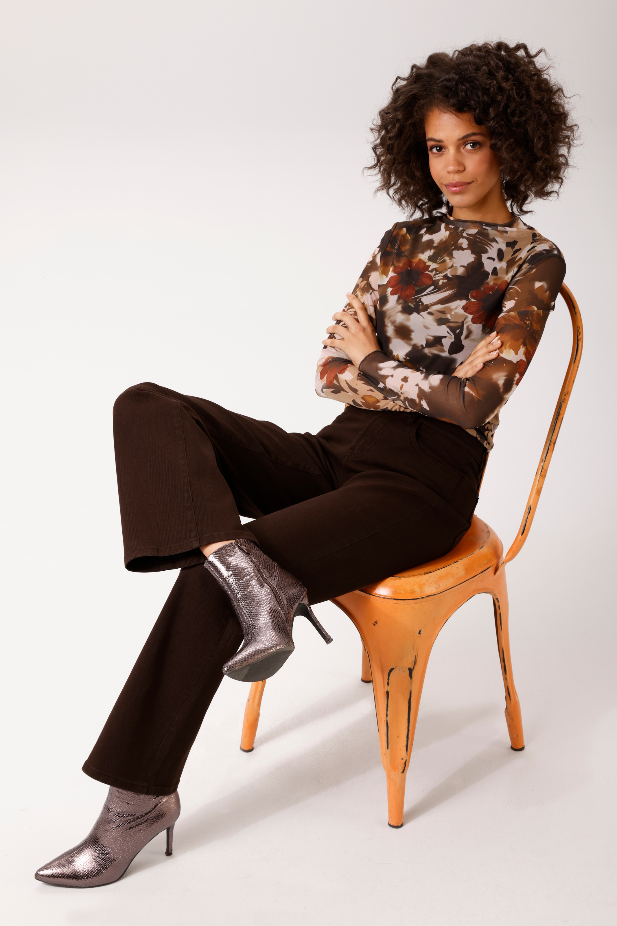 Aniston CASUAL Straight-Jeans mit trendigem, weiten Bein - NEUE KOLLEKTION