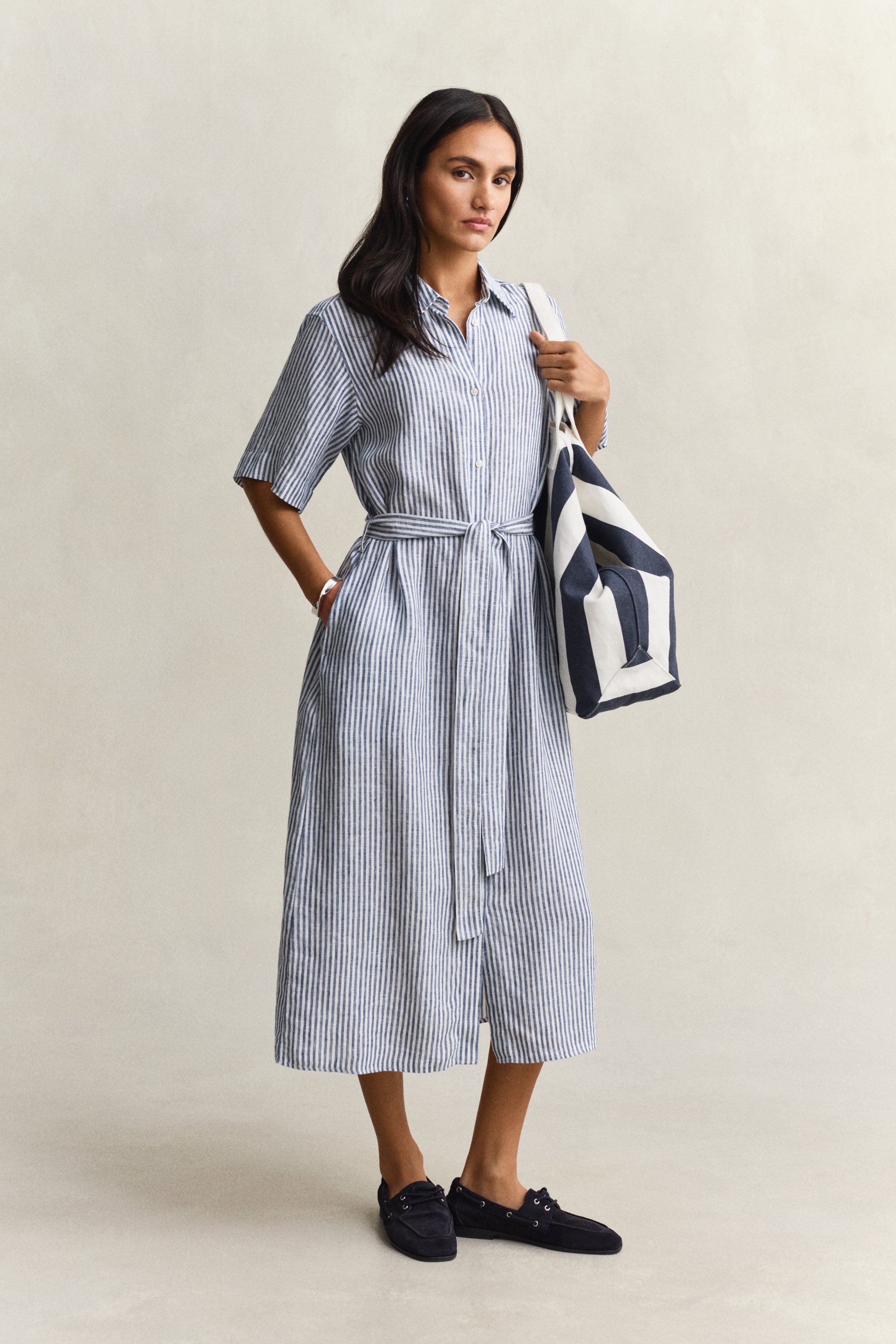 Gant Robe chemisier »STRIPED LINEN« Poches dans les coutures latérales coupe régulière avec ceinture à nouer