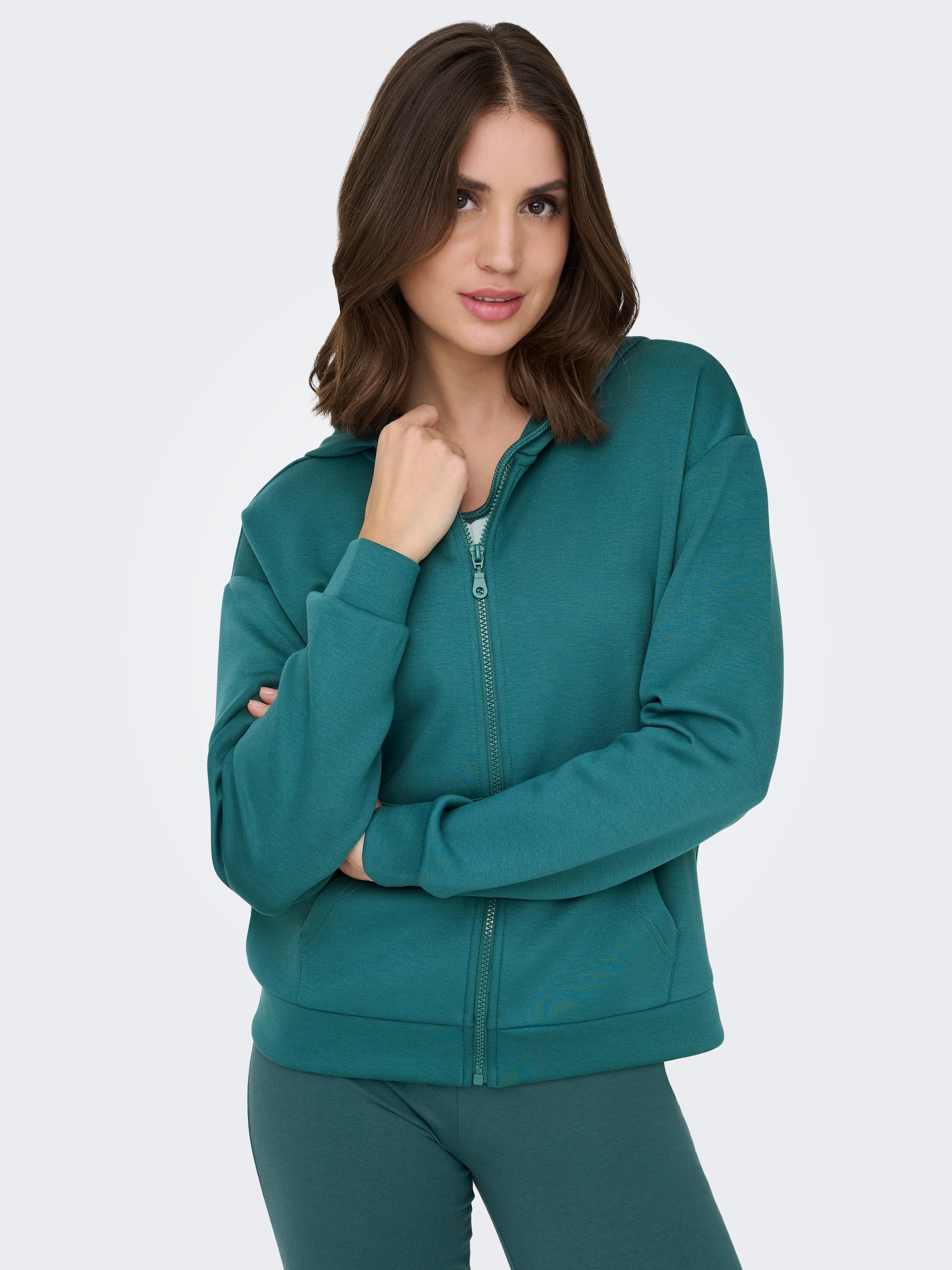 ONLY Play Sweat à capuche »ONPLOUNGE LIFE HOOD FZ LS SWT NOOS«, en polyester, viscose et élasthanne, coupe régulière, avec fermeture éclair
