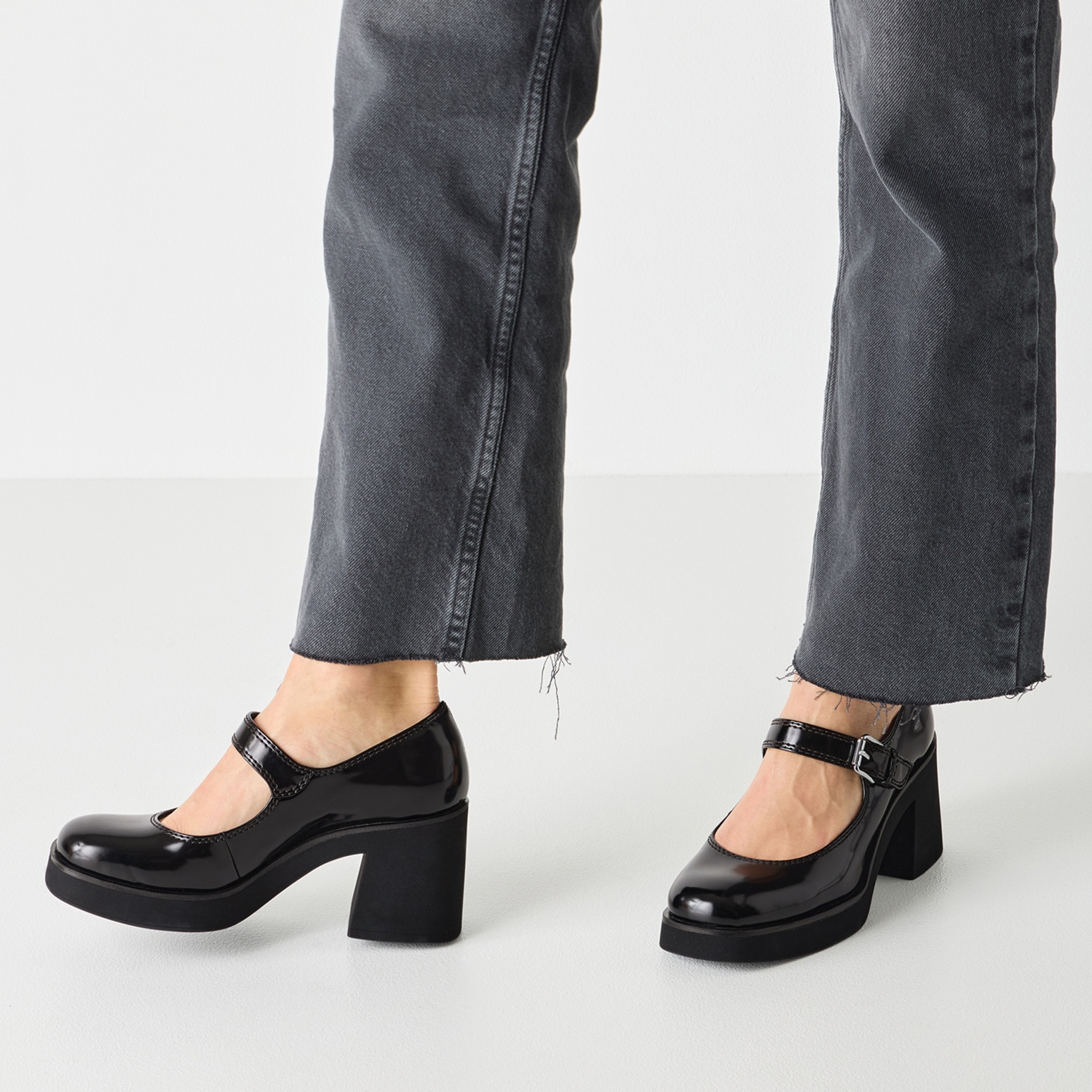 Tamaris Escarpins à bride  talon bloc, escarpin élégant à bride, chaussure en fabrication vegan
