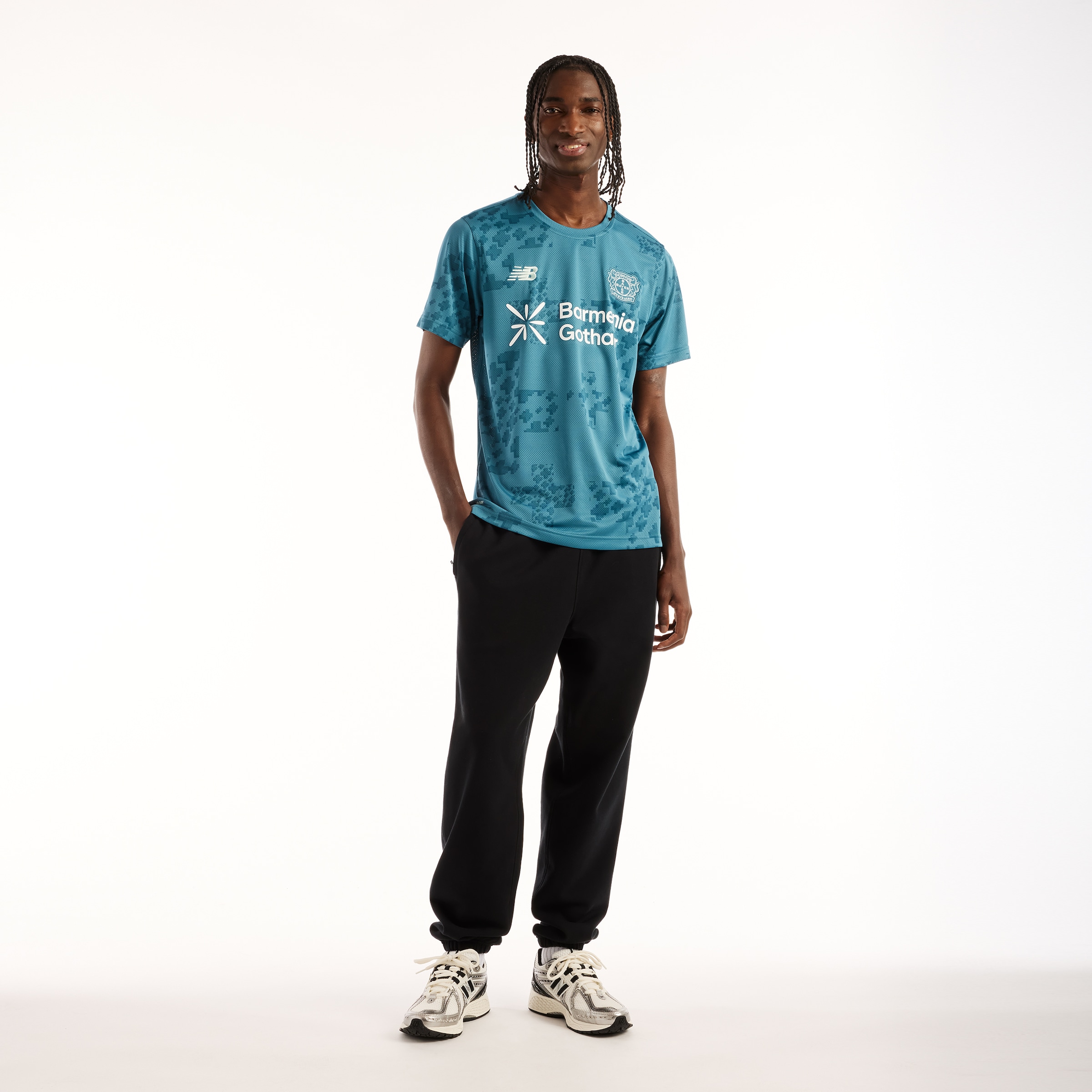 New Balance T-shirt »Bayer 04 26/27 Match Jersey« avec col rond, manches courtes, surface en jersey